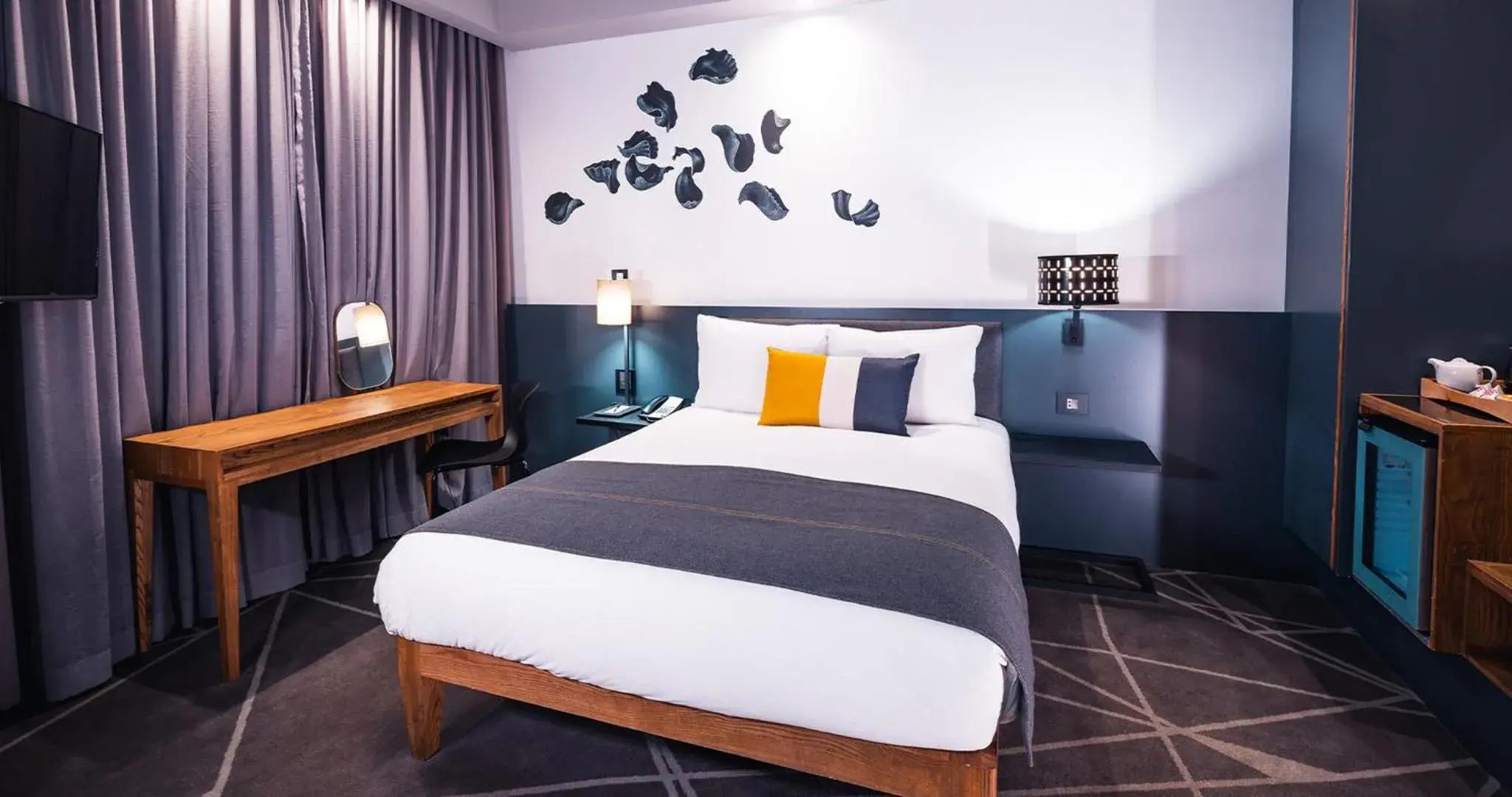 Contemporary Open plan Room One queen Bed Nonsmoking in Piazza Hotel Montecasino Contemporary Open plan Room One queen Bed Nonsmoking in Piazza Hotel Montecasino