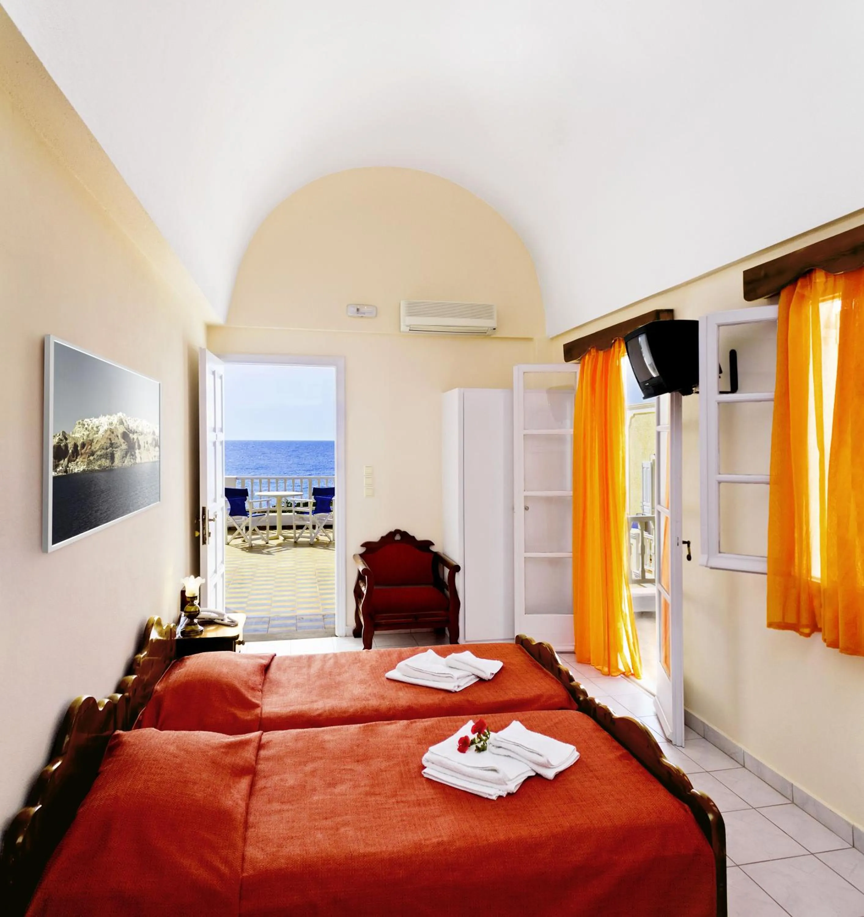 Photo of the whole room, Bed in Dolphins Apartments