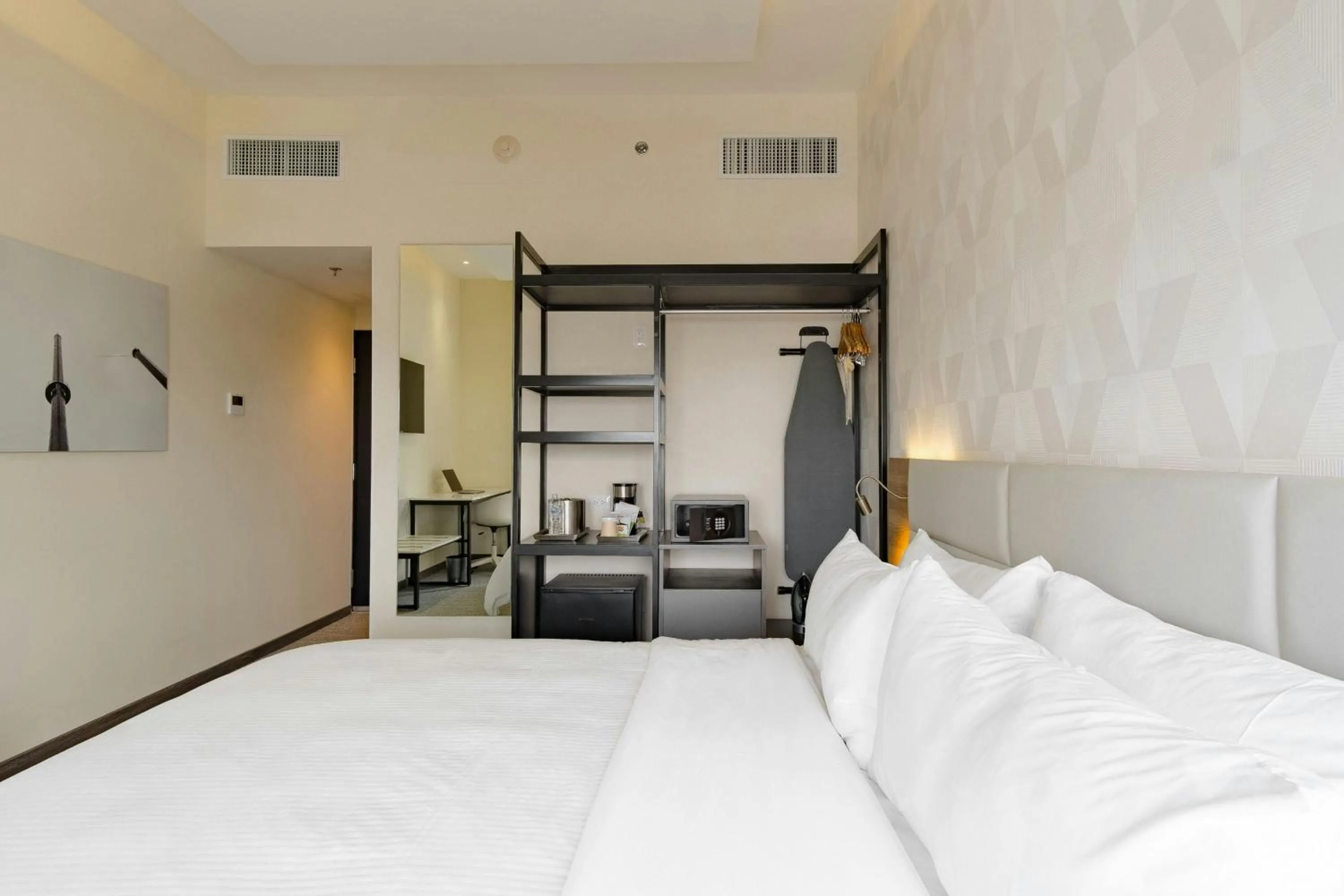 Photo of the whole room, Bed in SJ Grand Hotel Monterrey