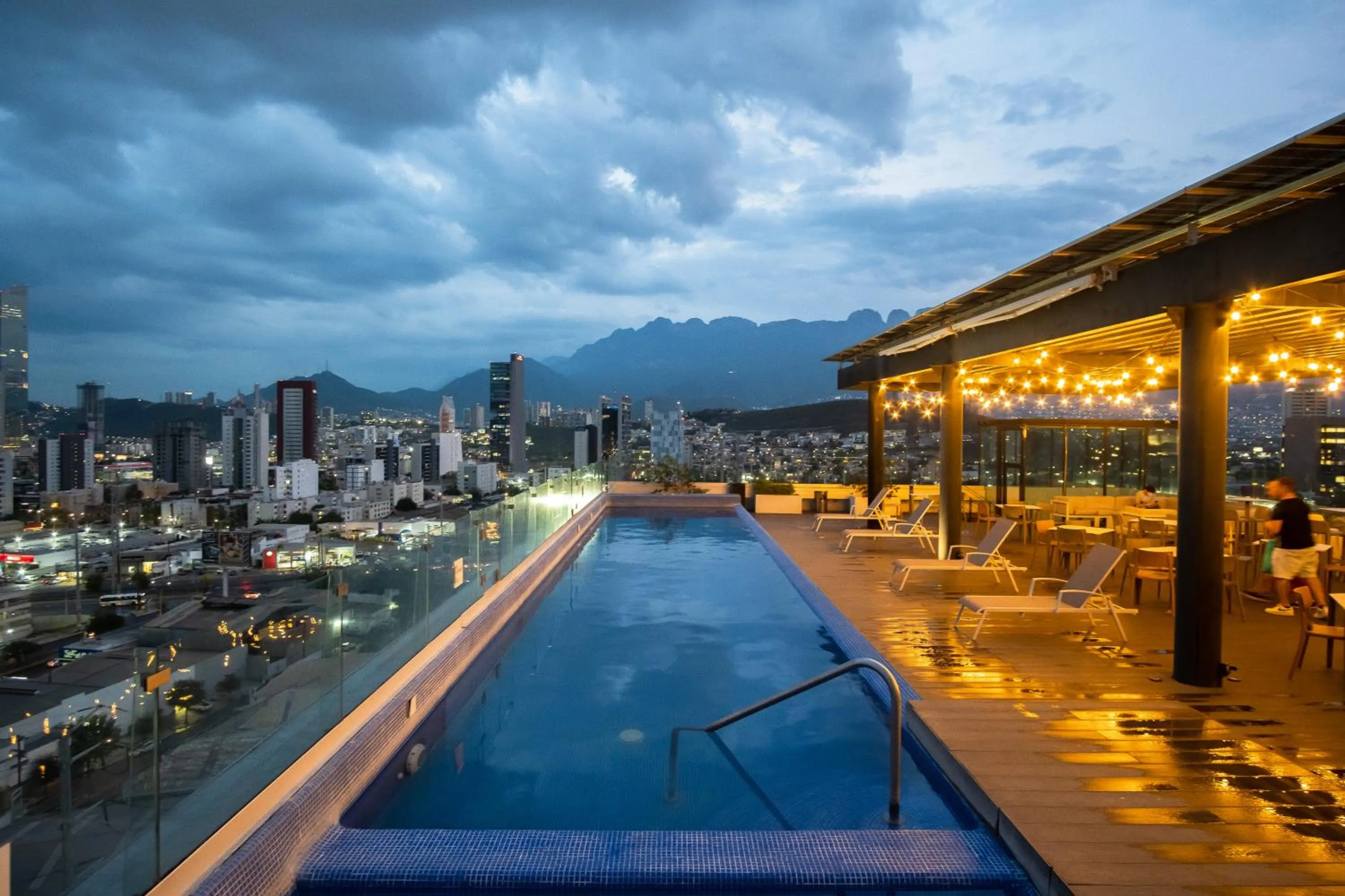 Swimming pool in Radisson Hotel Monterrey San Jeronimo