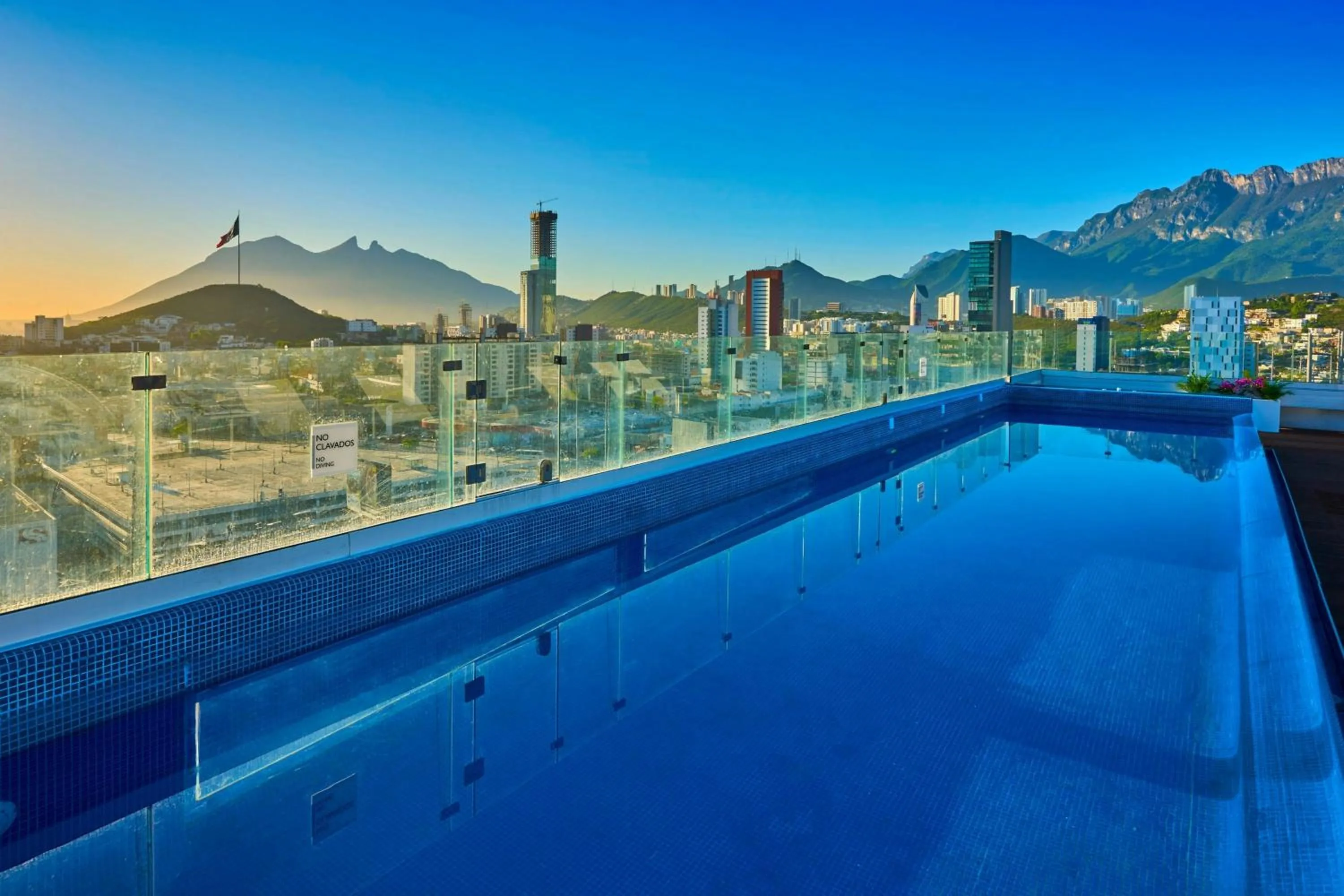 Swimming pool in SJ Grand Hotel Monterrey