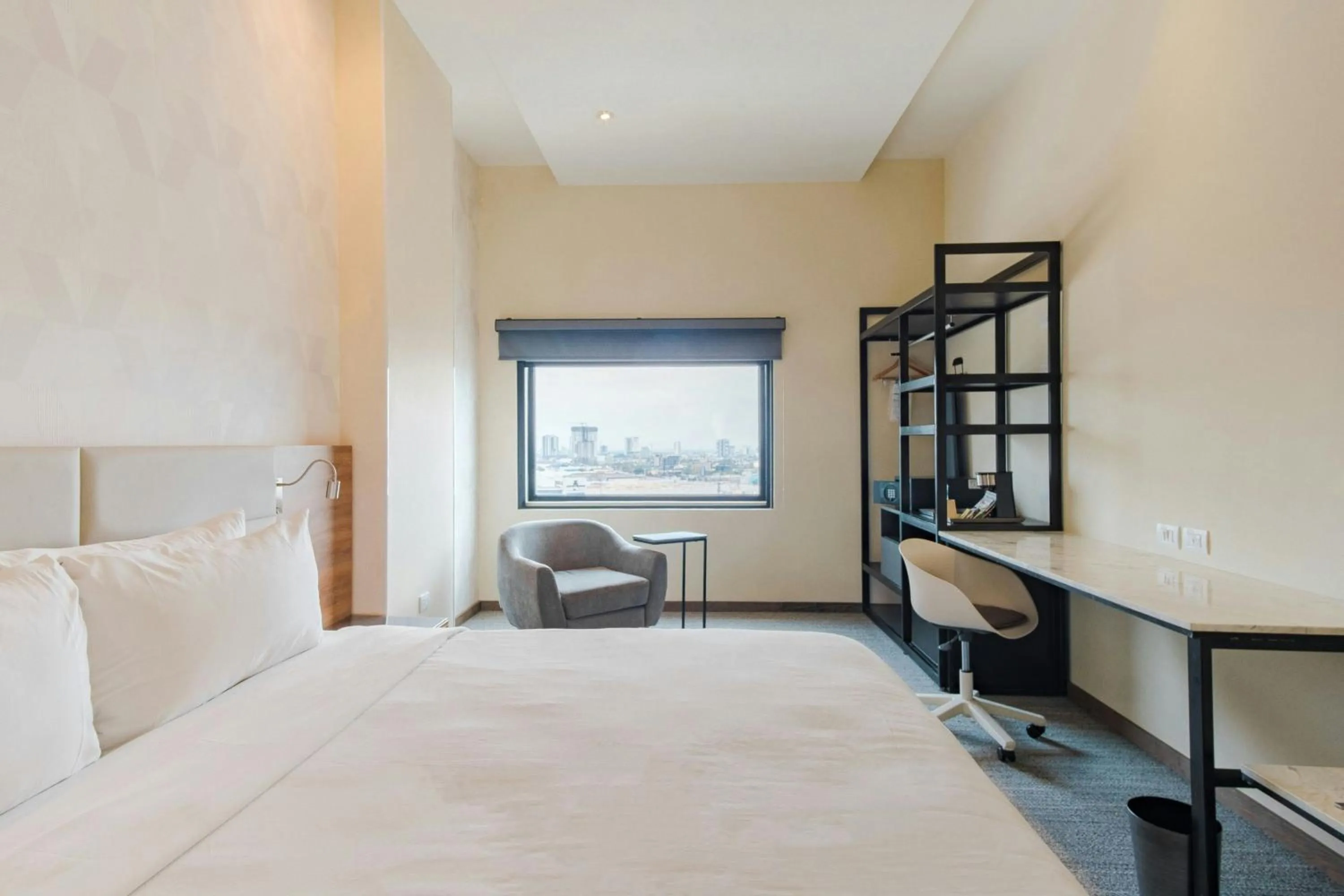 Photo of the whole room, Bed in SJ Grand Hotel Monterrey