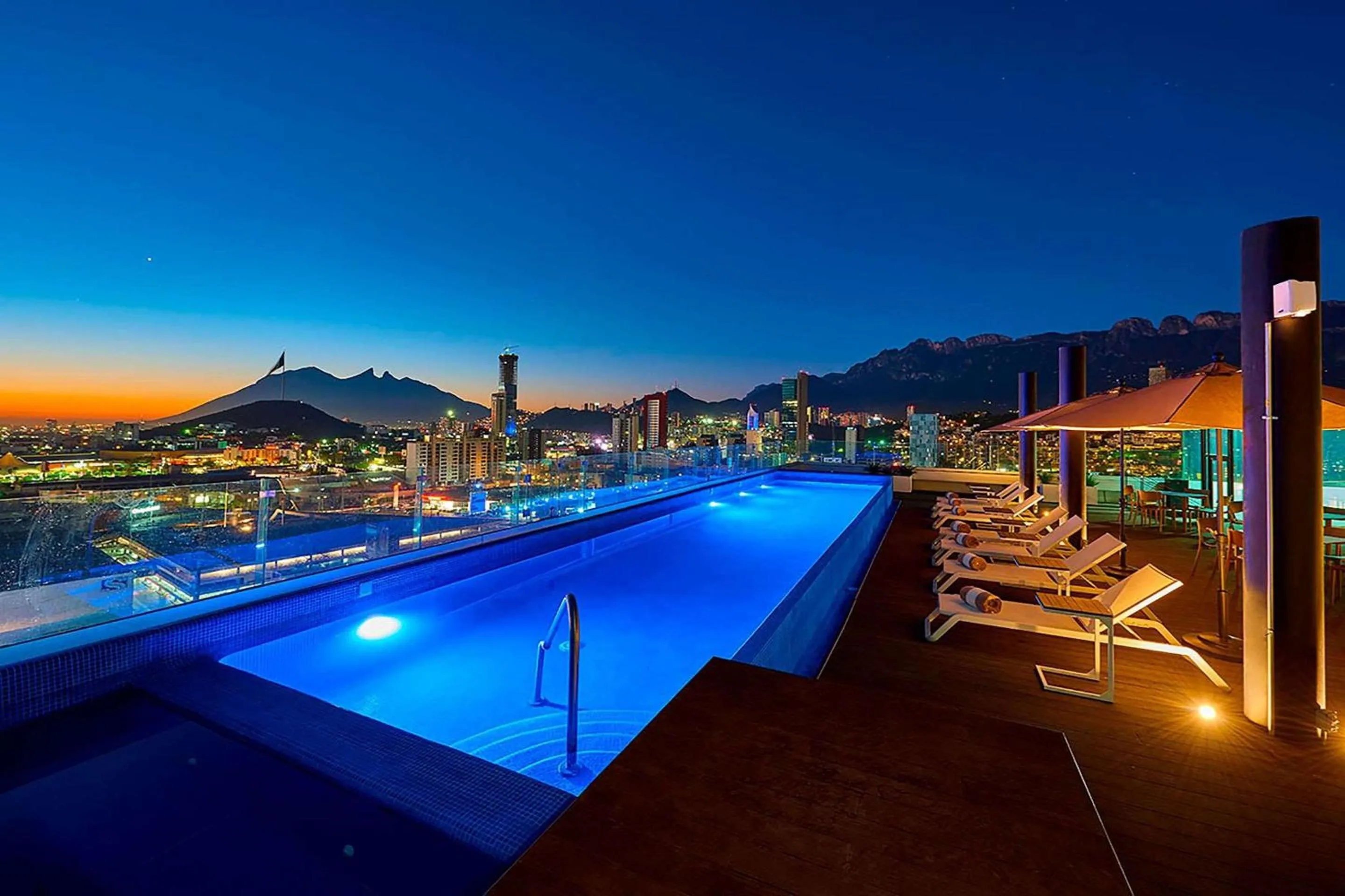 Swimming pool in Radisson Hotel Monterrey San Jeronimo