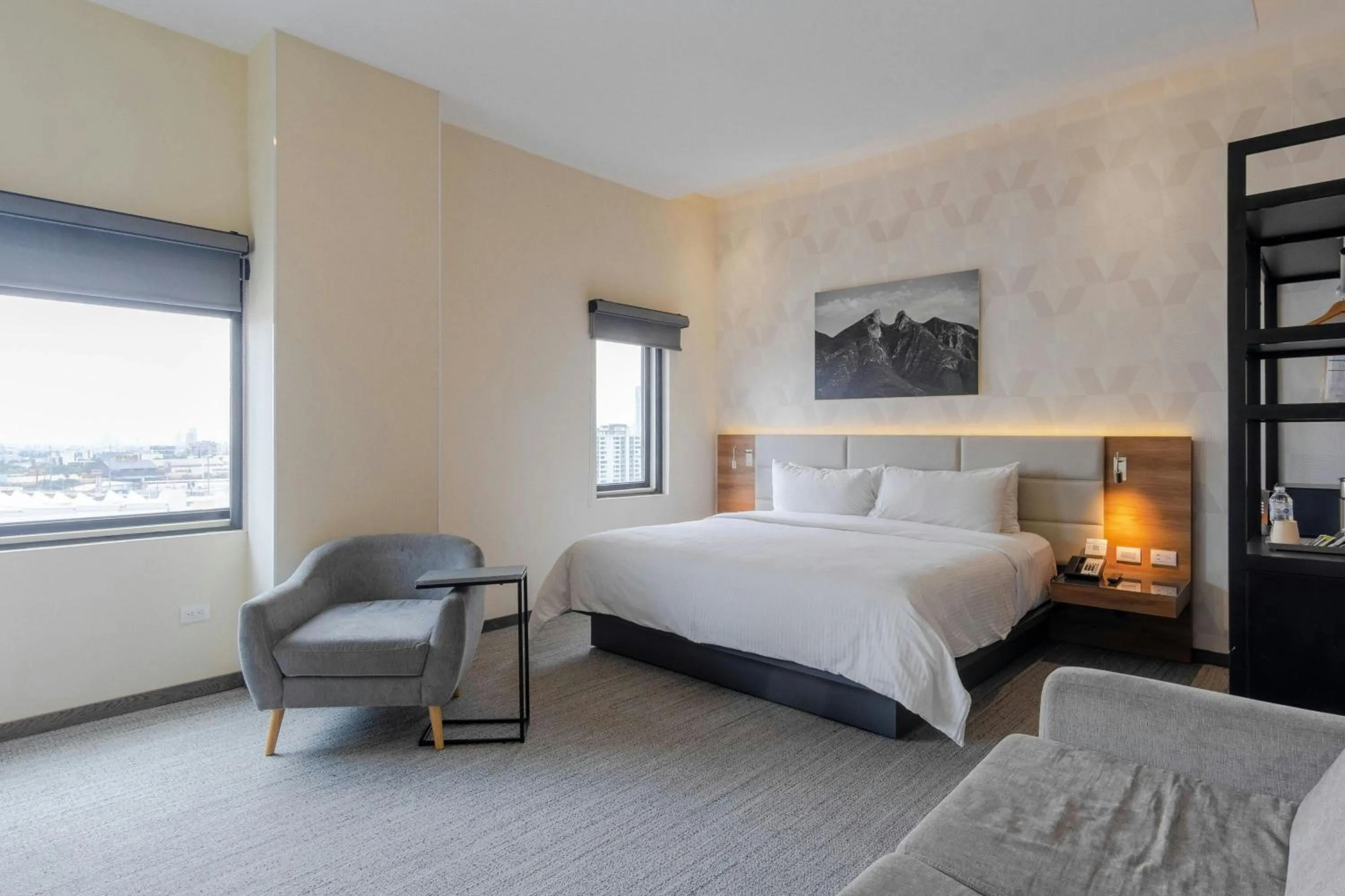 Photo of the whole room, Bed in SJ Grand Hotel Monterrey