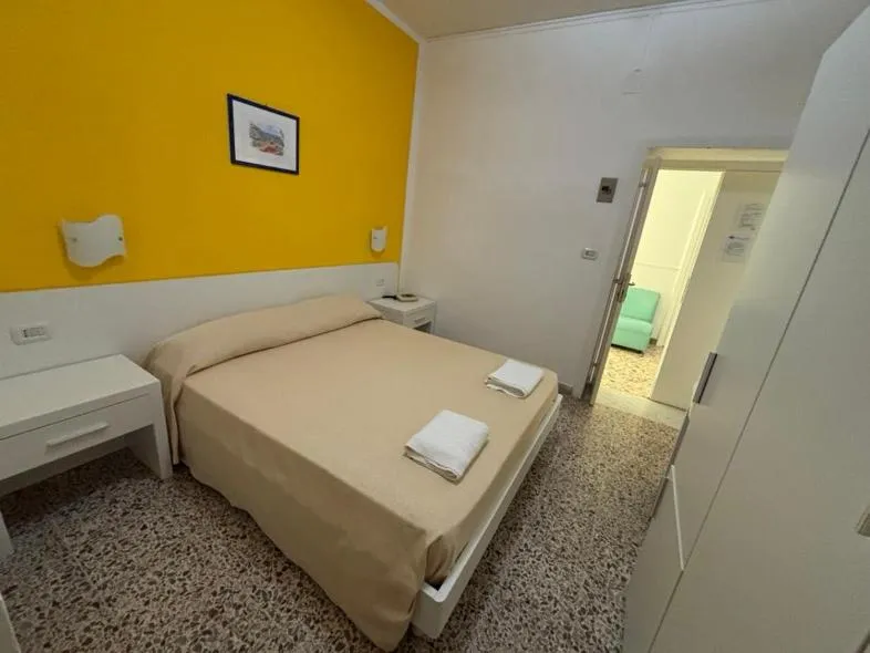 Photo of the whole room, Bed in Delfino