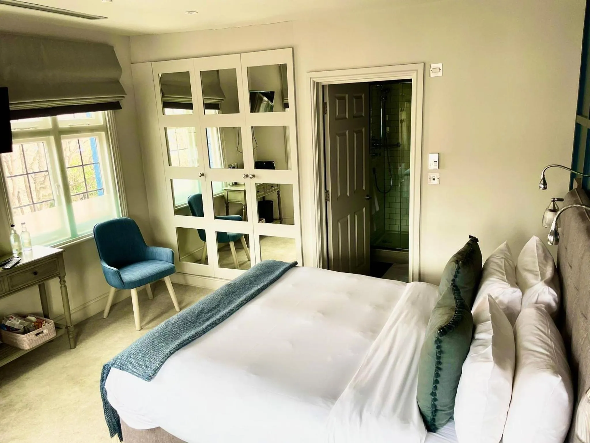 Bedroom, Bed in The Bridge Pub & Rooms