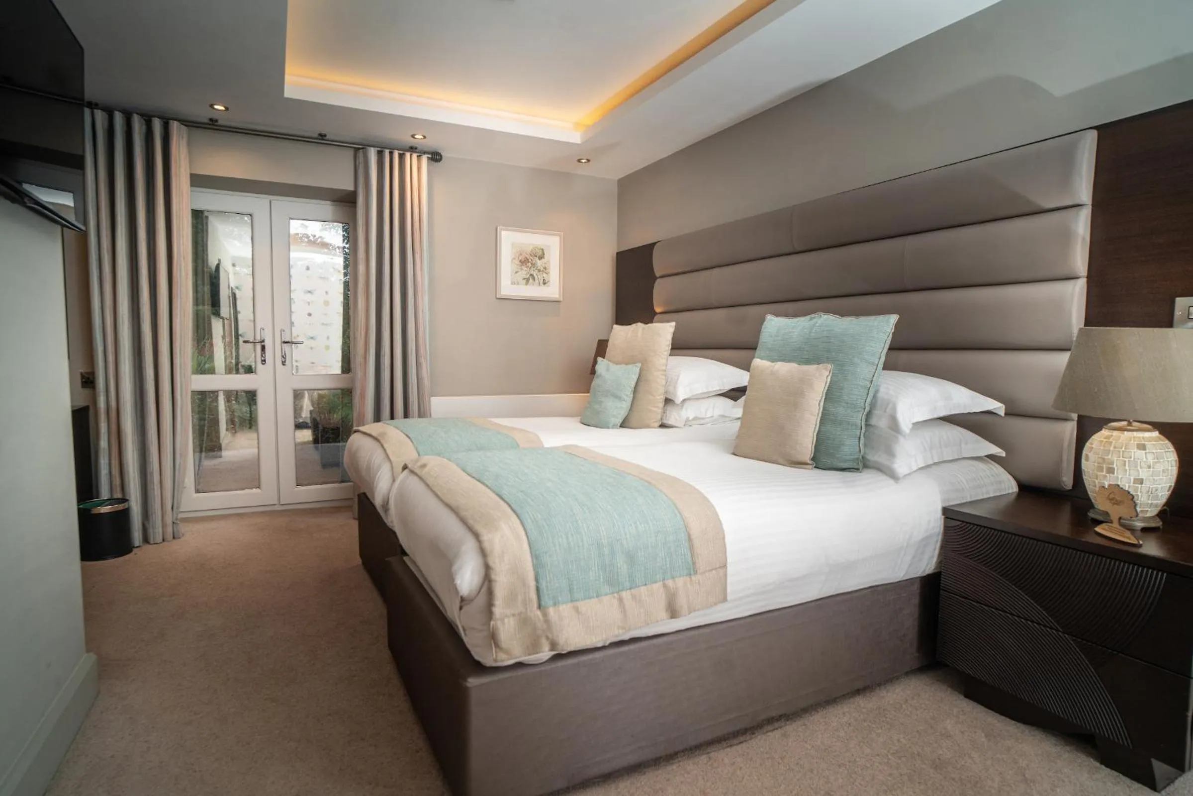 Photo of the whole room, Bed in Crow Wood Hotel & Spa Resort