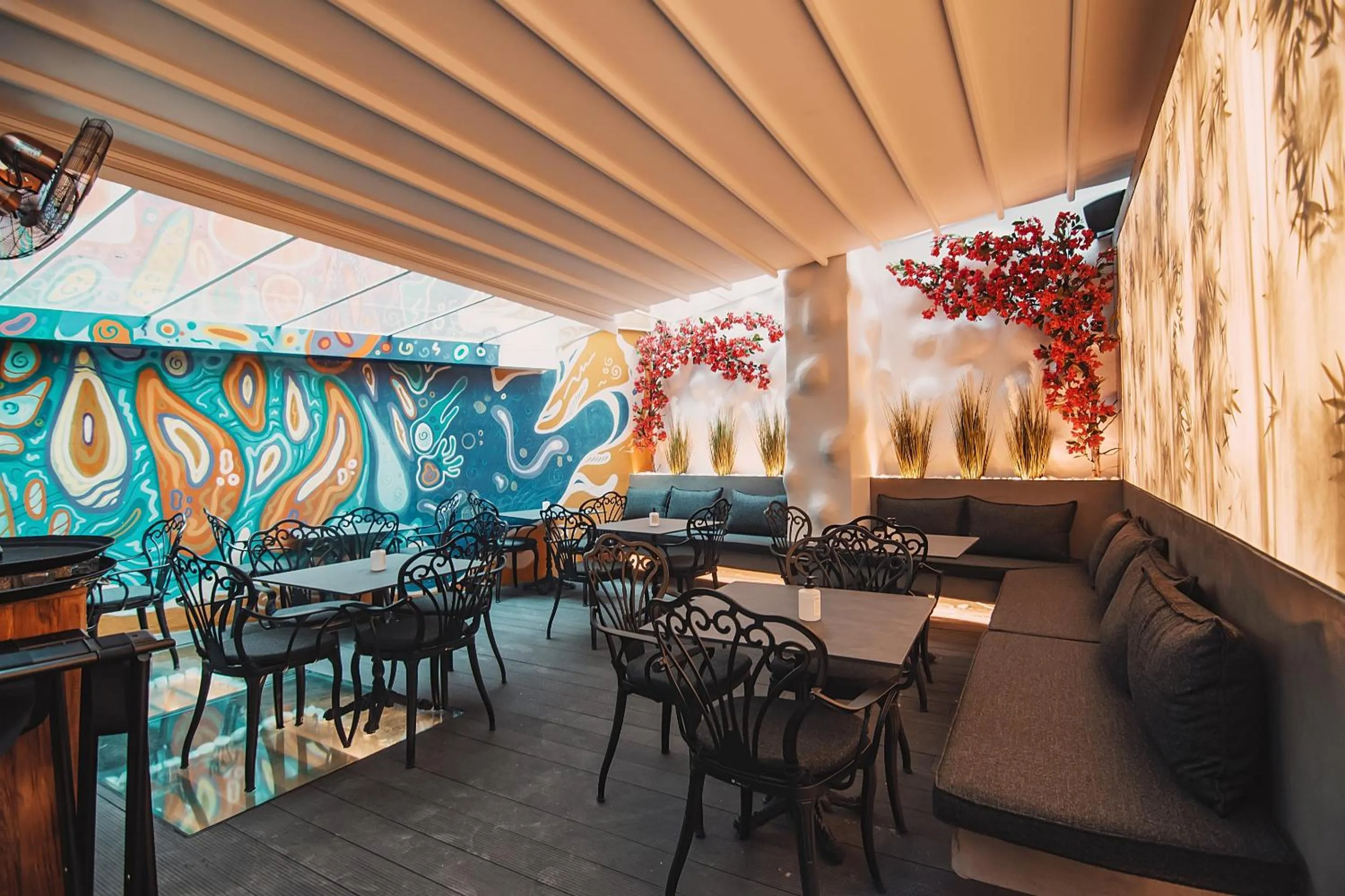 Restaurant/places to eat in Project 3 Urban Chic Hotel