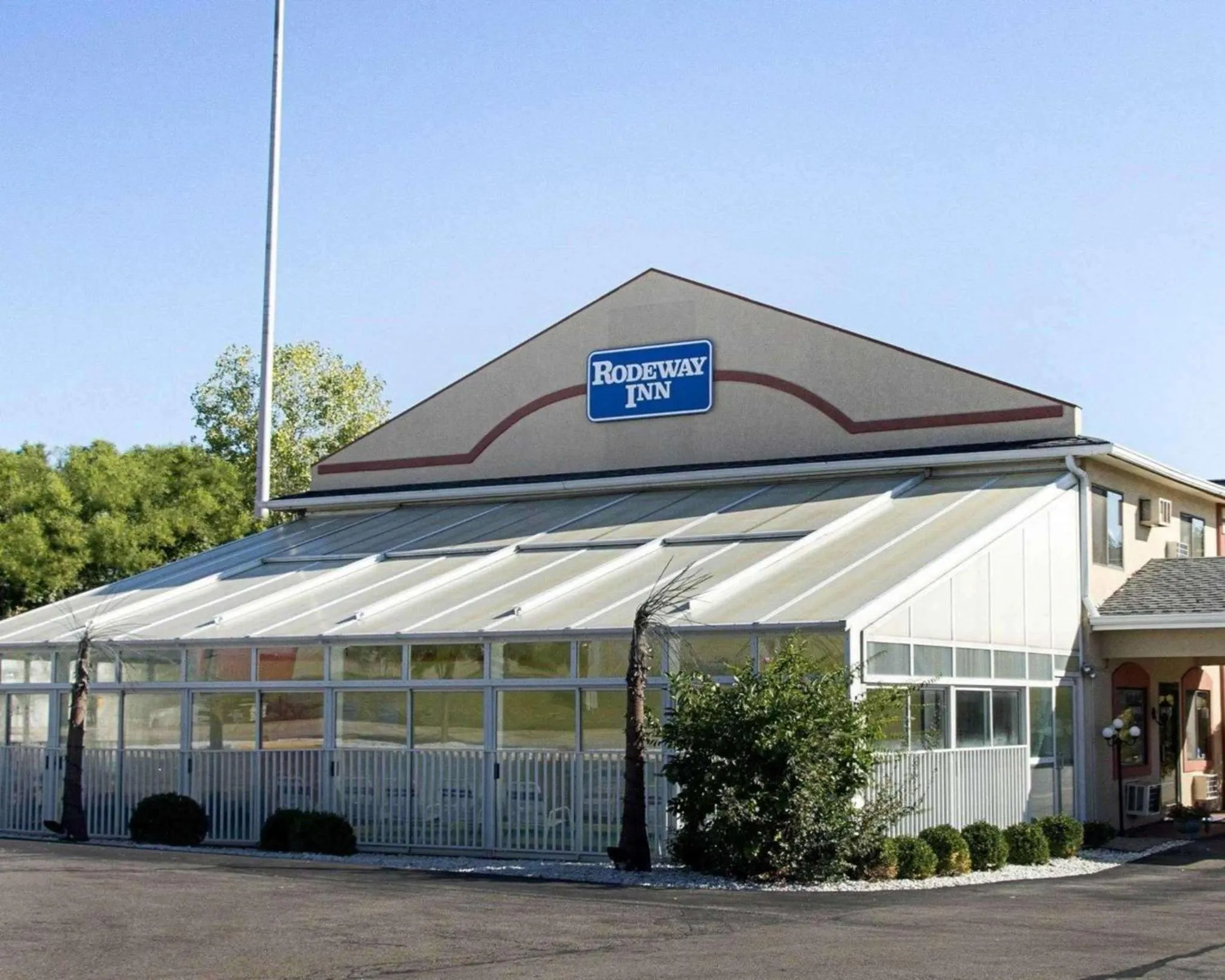 Property building in Rodeway Inn Florence - Cincinnati South