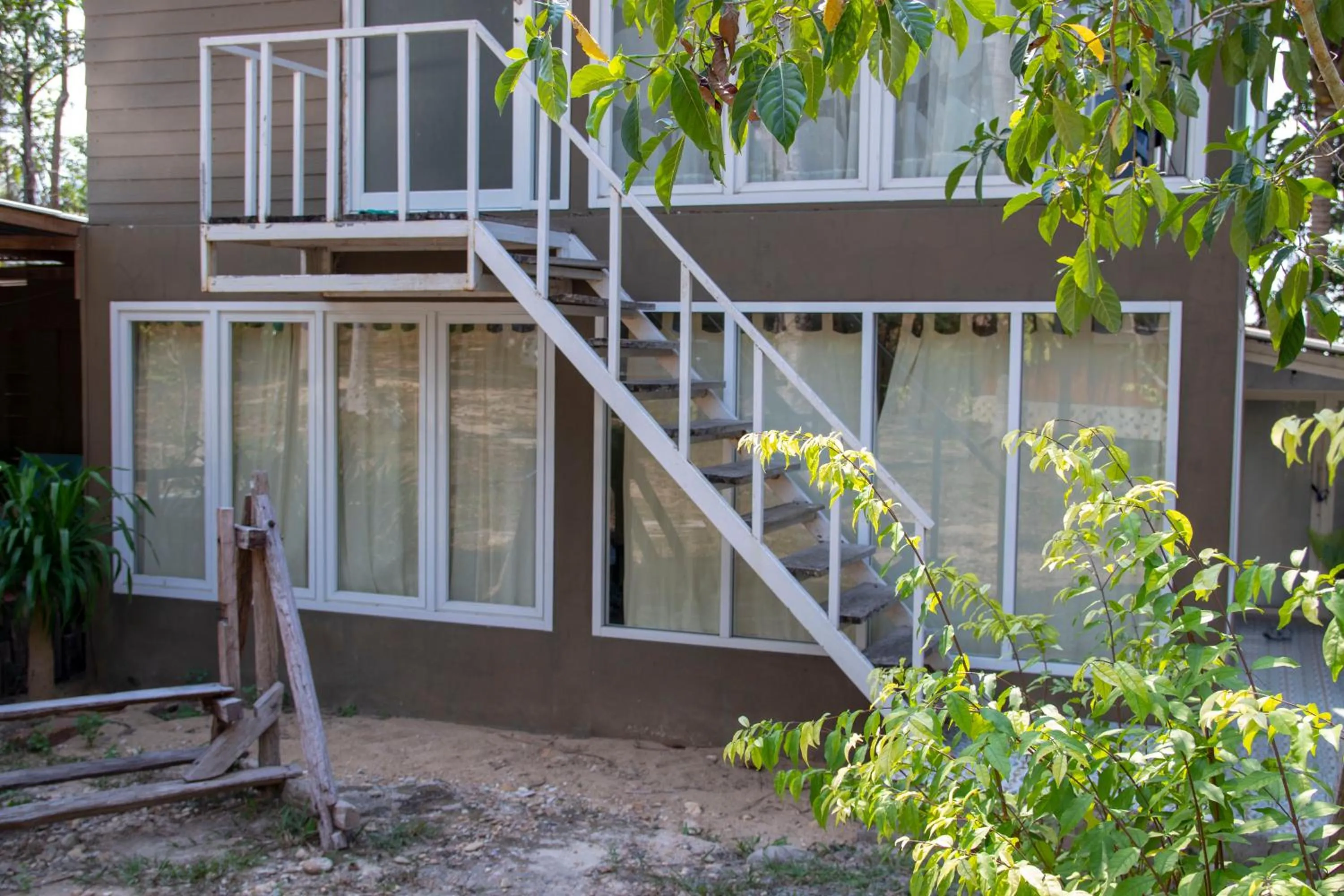 Property building in Ban_na