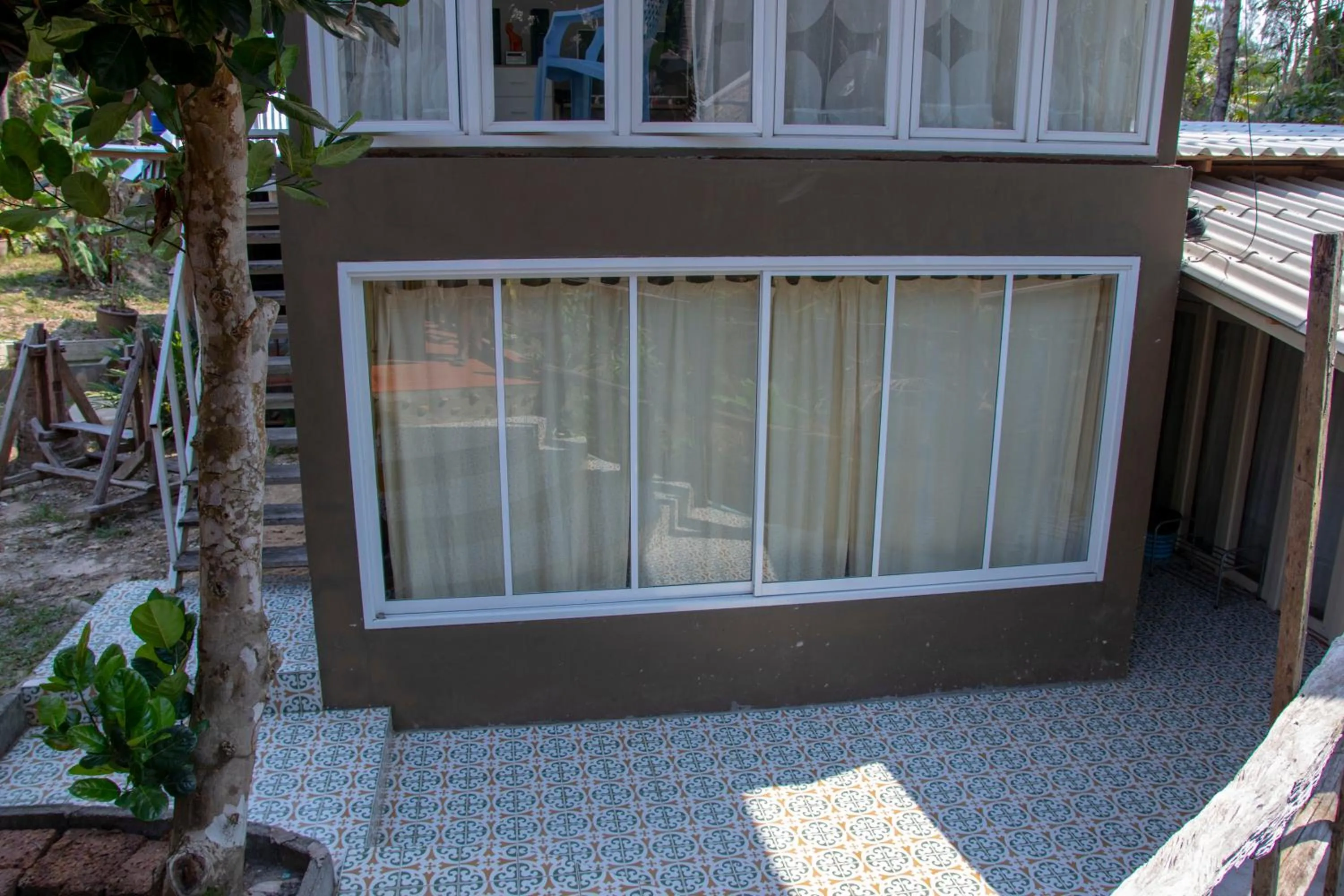 Property building in Ban_na