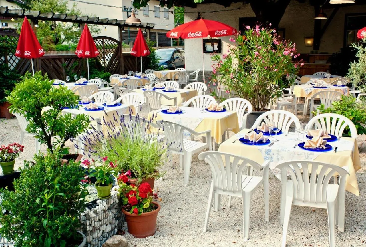 Restaurant/places to eat in Hotel Velden Bacherlwirt