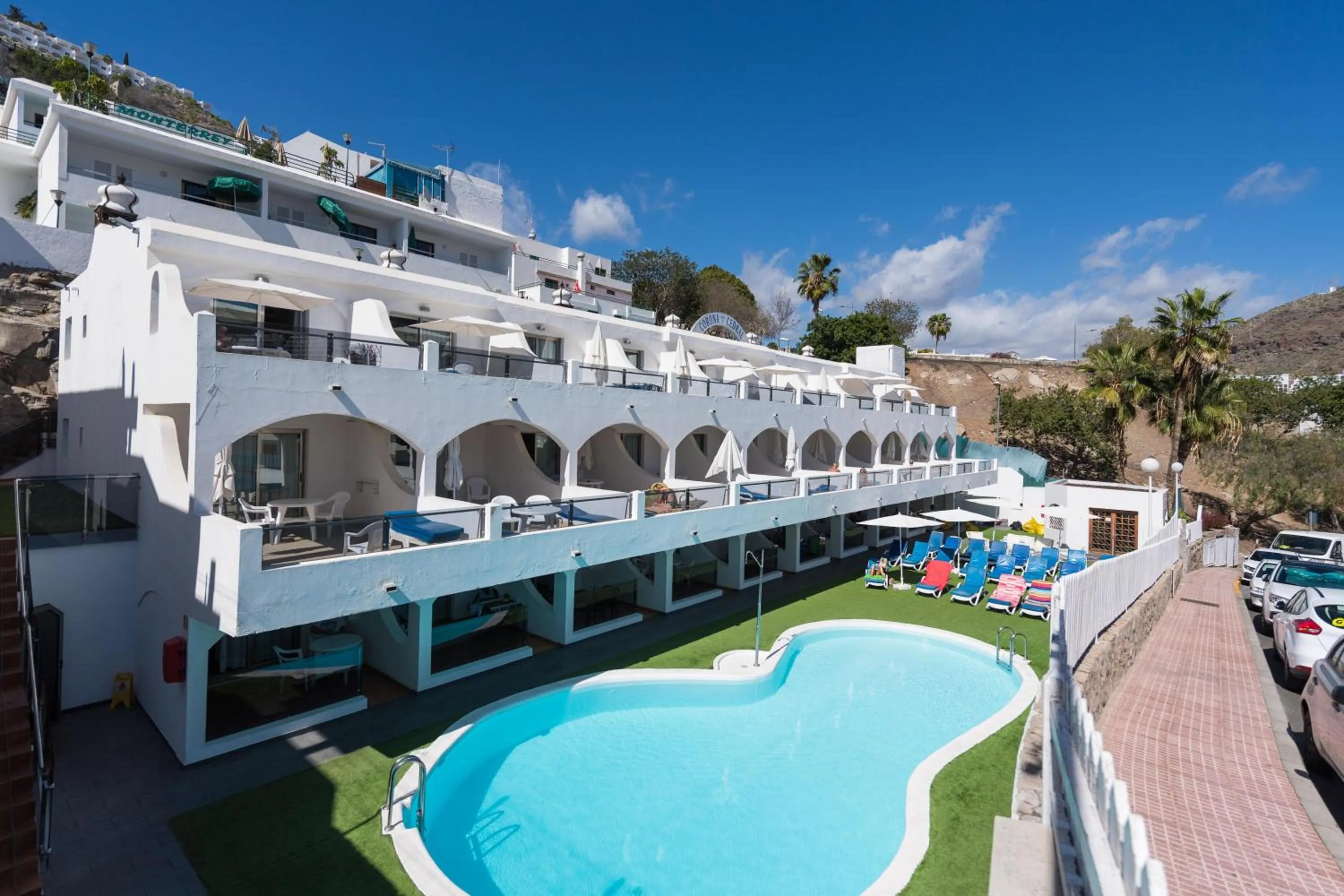 Swimming pool in eó Corona Cedral