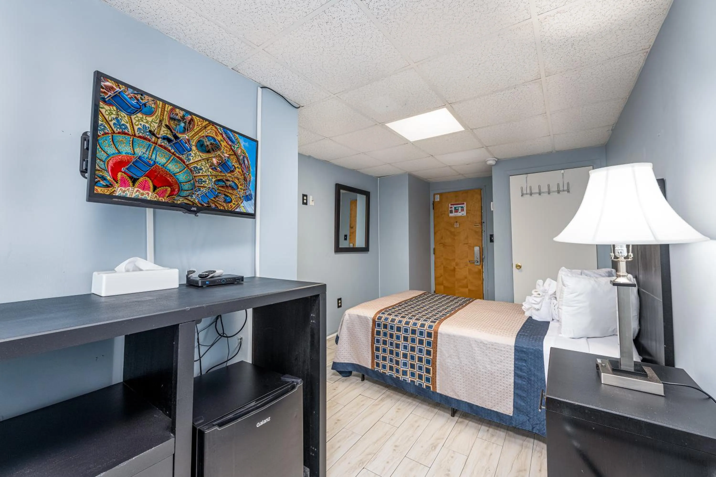 Bedroom in Hammock Inn & Suites North Beach Hotel