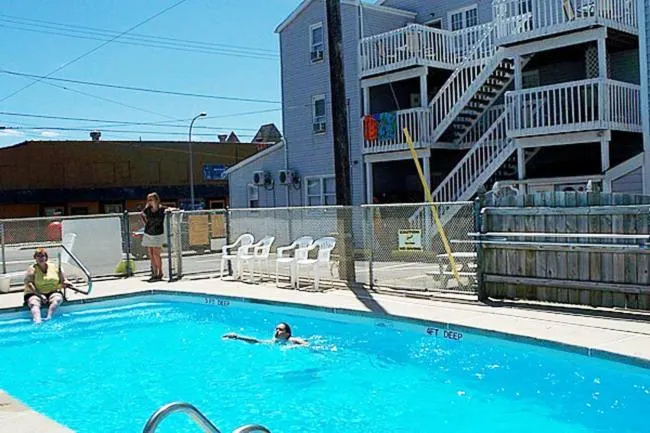 Swimming pool in Hammock Inn & Suites North Beach Hotel