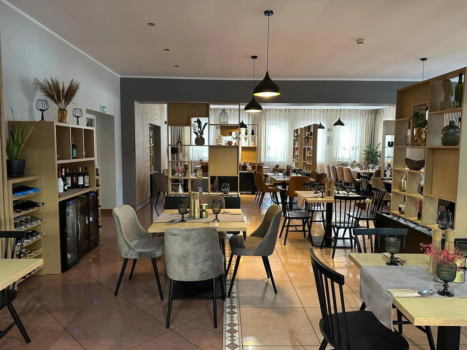 Restaurant/places to eat in Tailor Hotel Sport & Conference