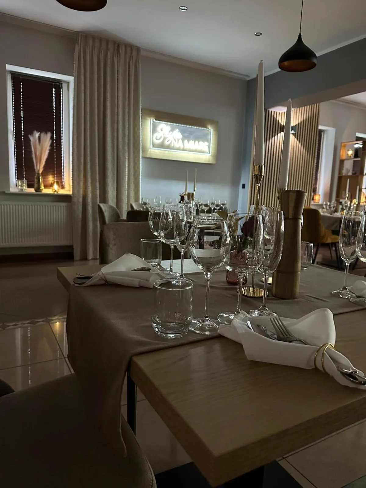 Restaurant/places to eat in Tailor Hotel Sport & Conference
