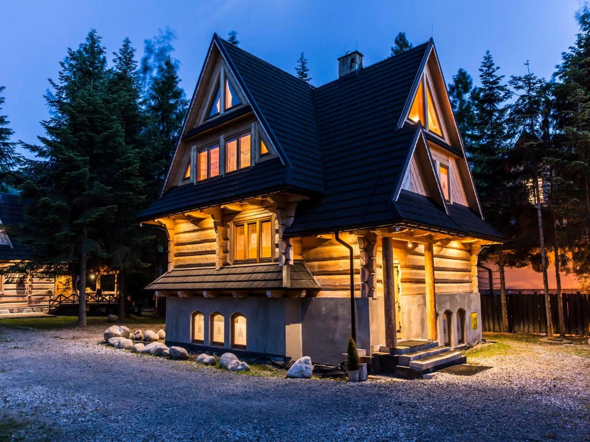 Property building in ZAKOPIANA