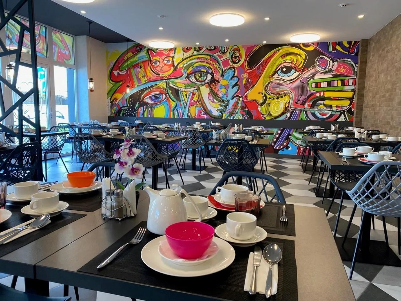 Restaurant/places to eat in Amarant Stay by CHM