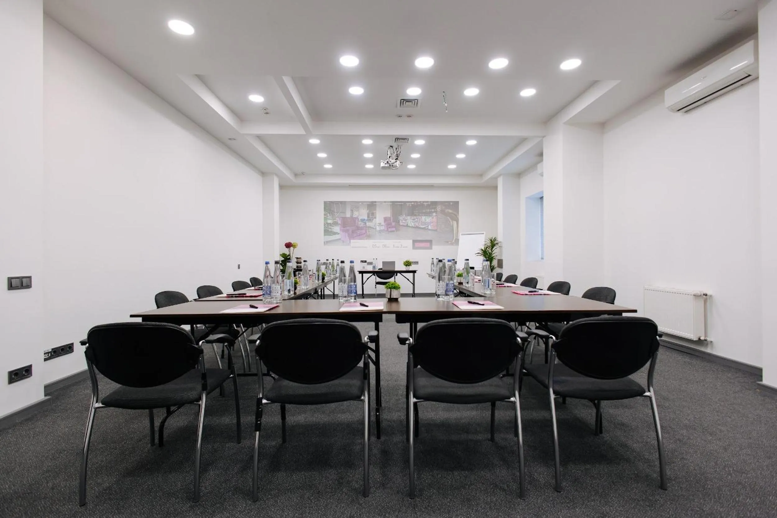 Meeting/conference room in Amarant Stay by CHM