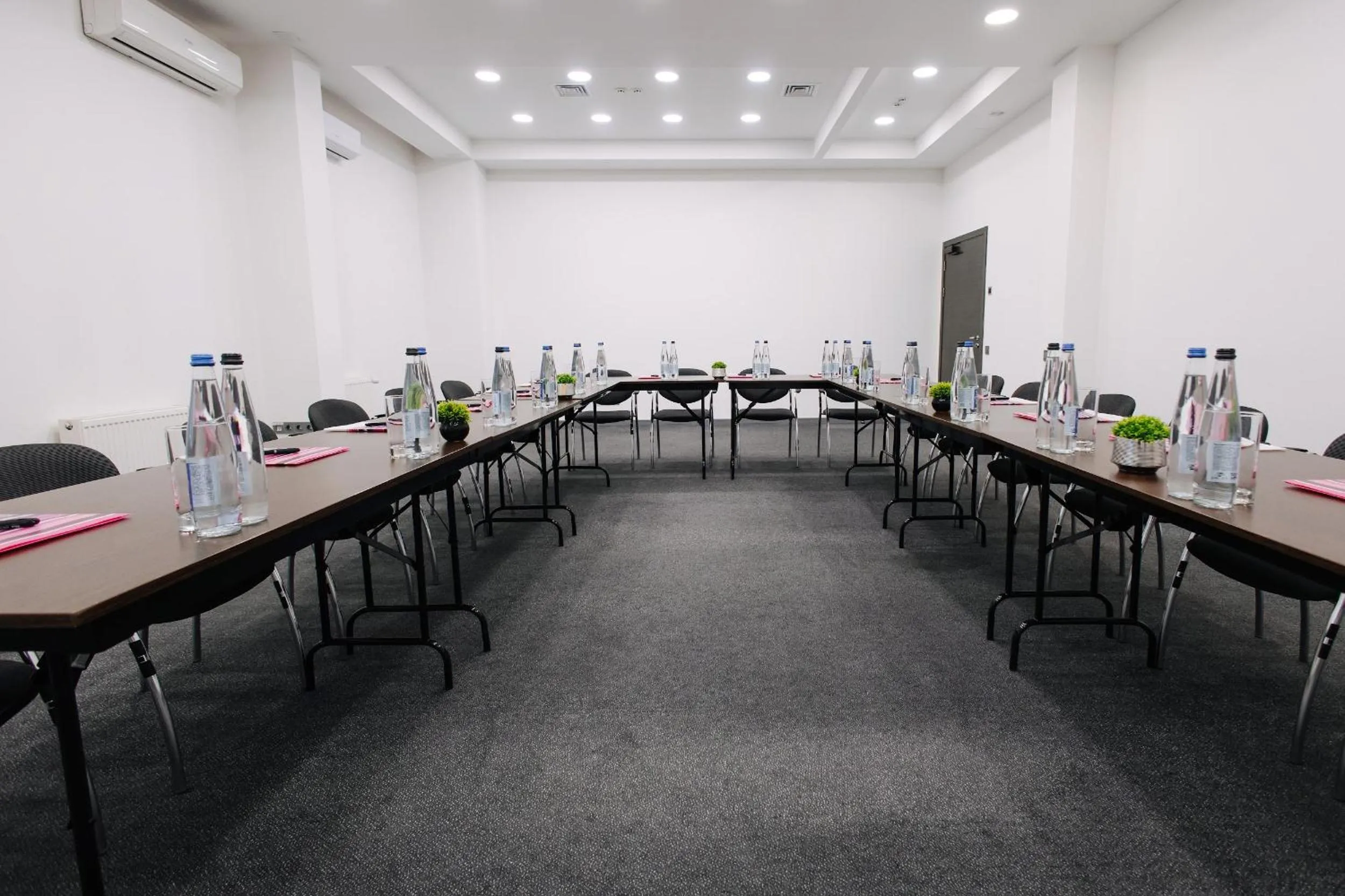 Meeting/conference room in Amarant Stay by CHM