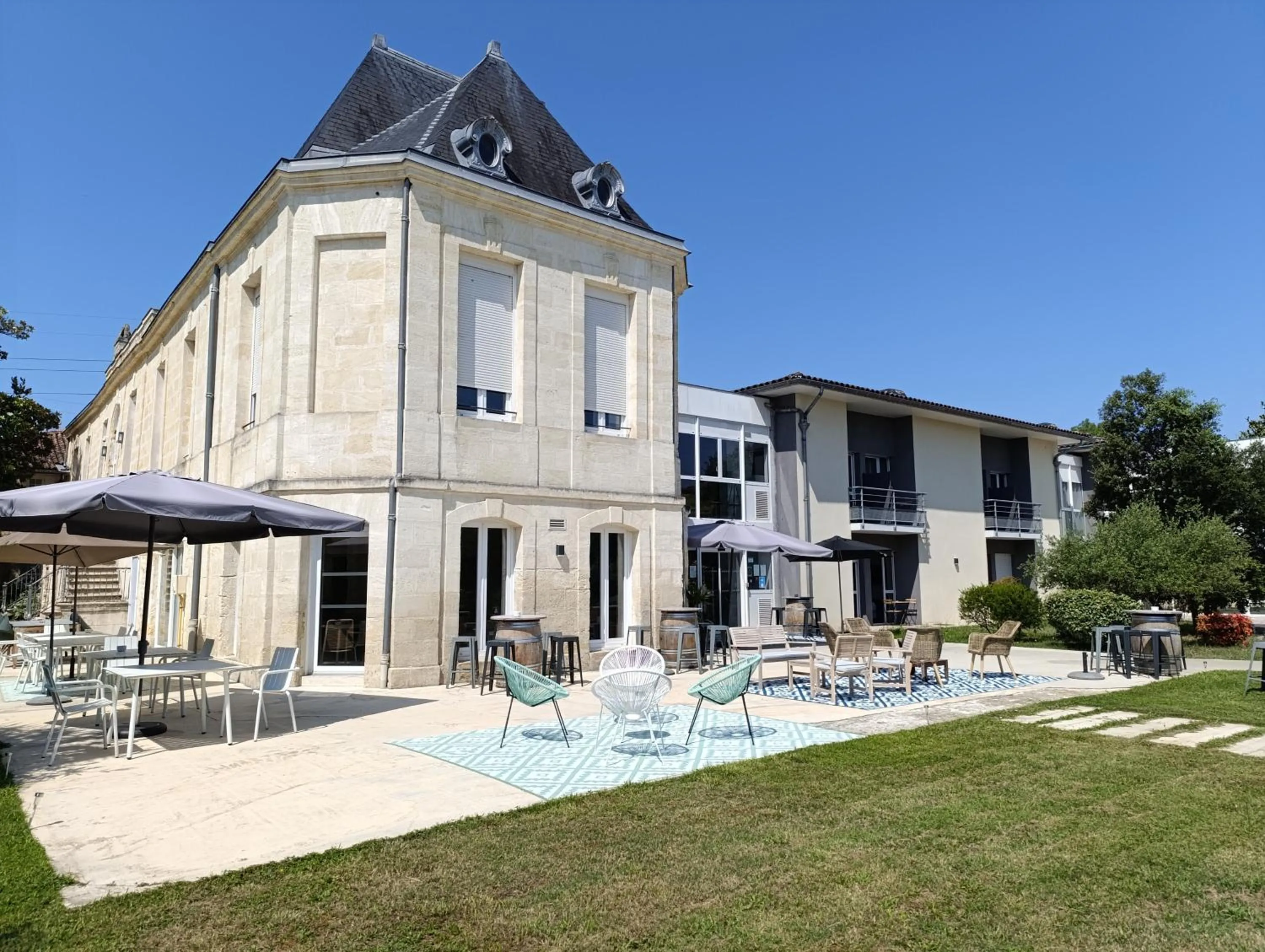Patio in Green Hôtels Bordeaux Arena