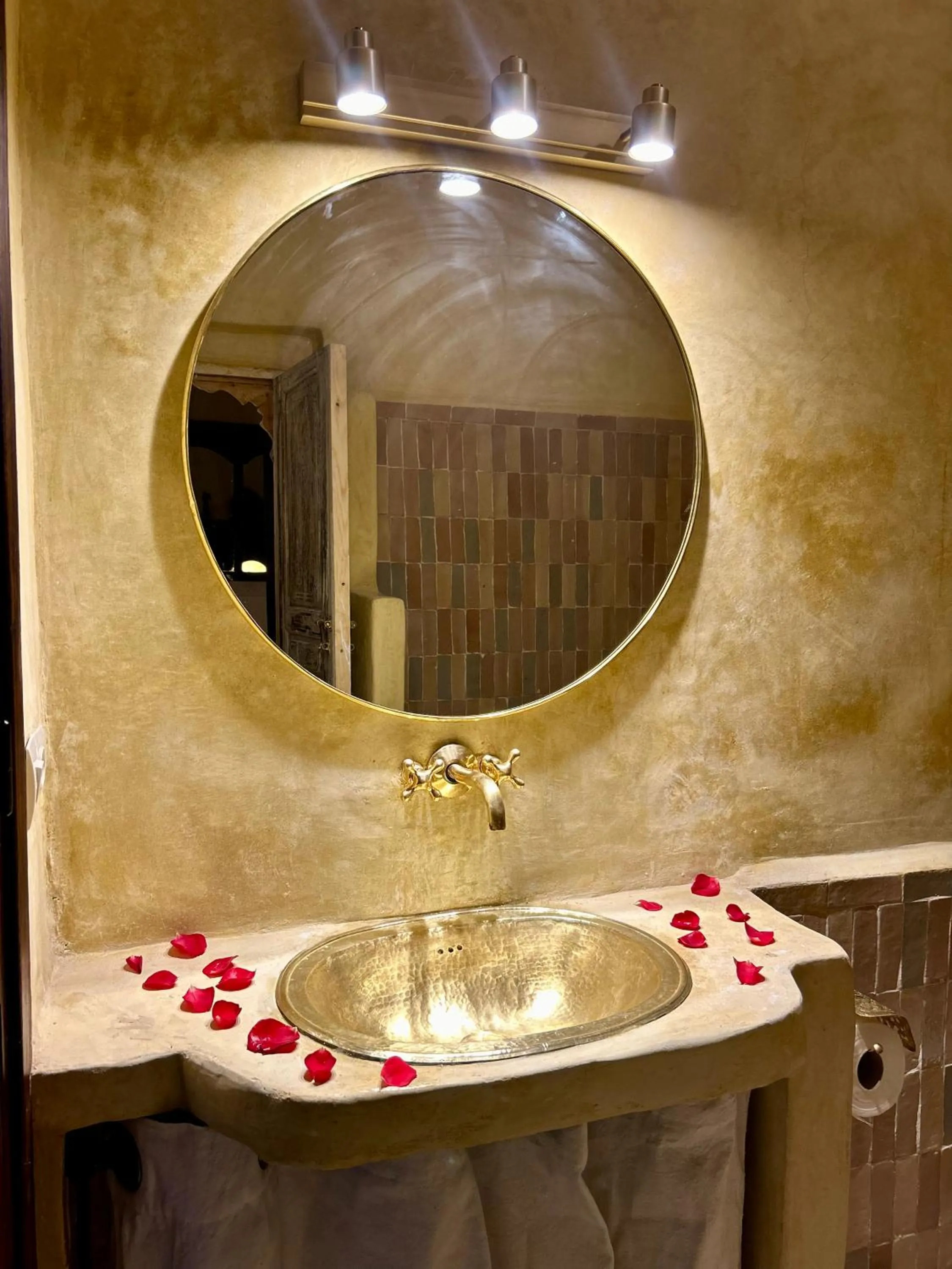 Bathroom in Riad Dama & Spa