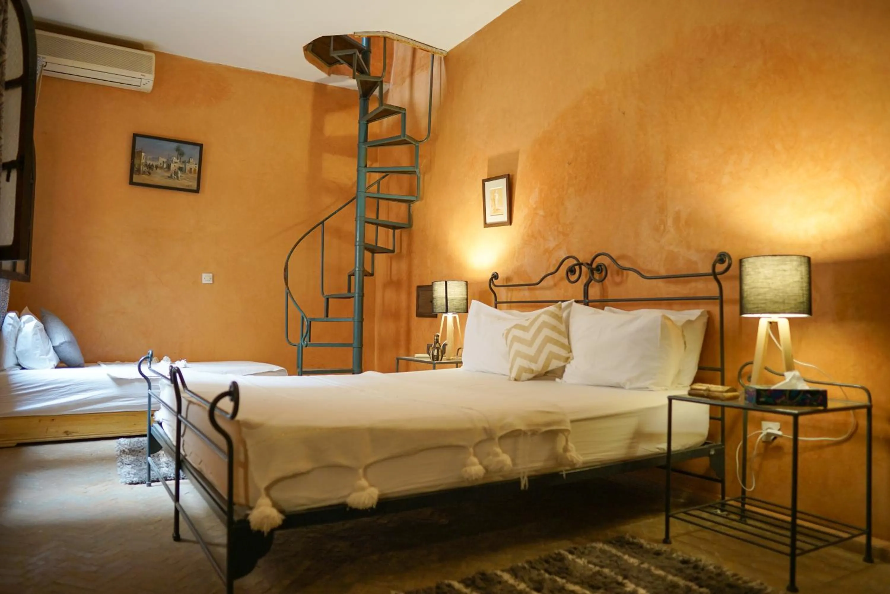 Photo of the whole room, Bed in Riad Dama & Spa