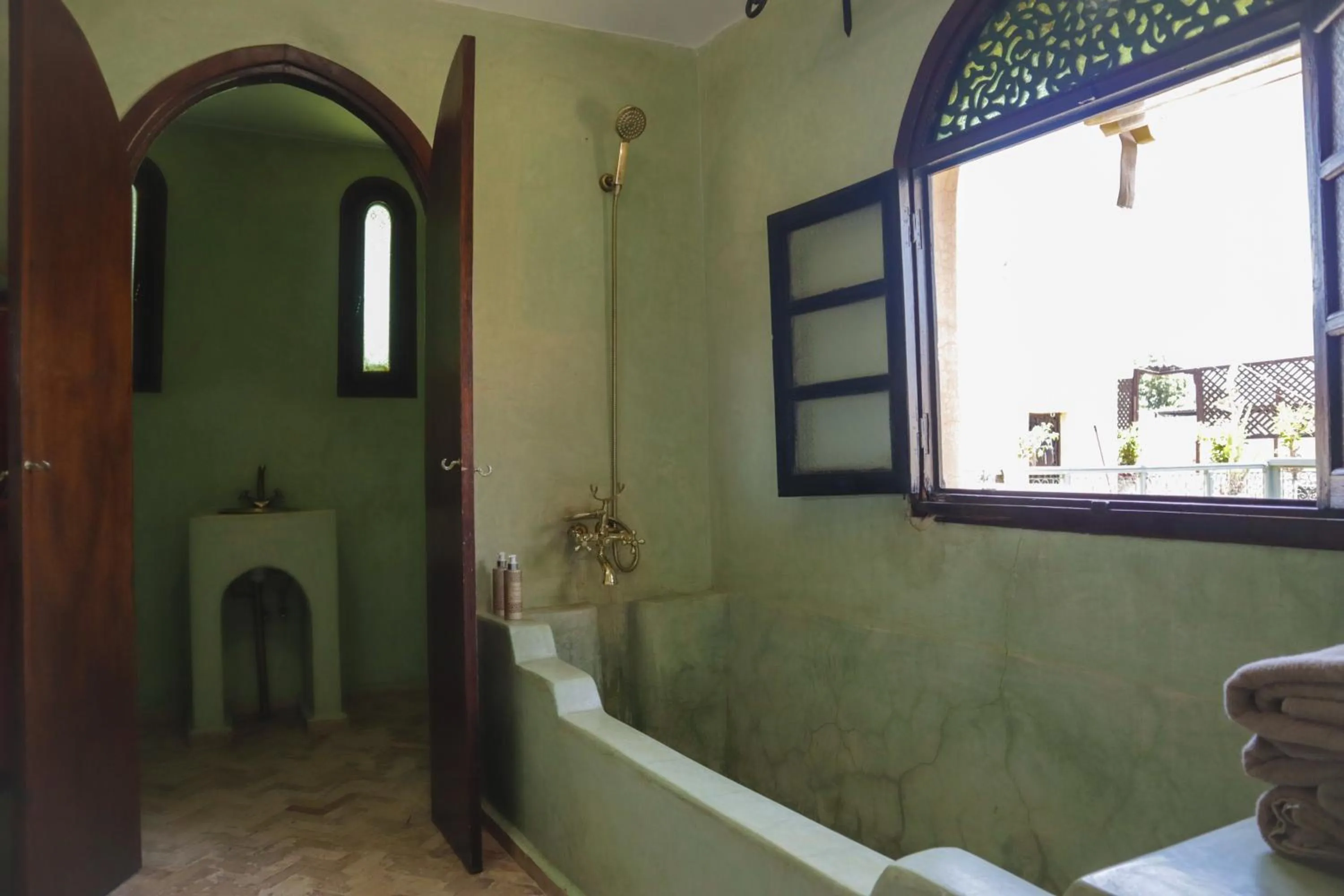 Bath in Riad Dama & Spa