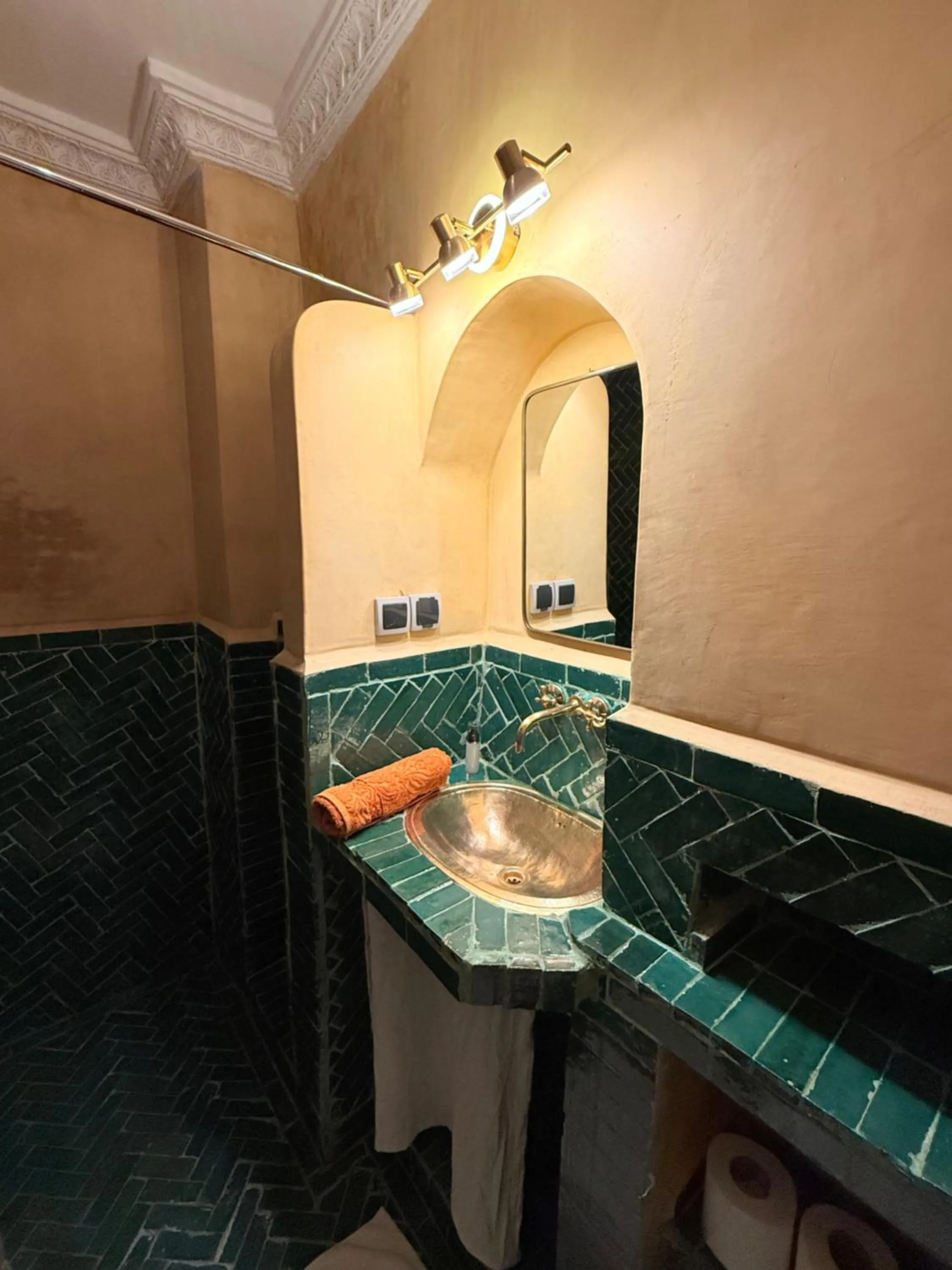 Bathroom in Riad Dama & Spa