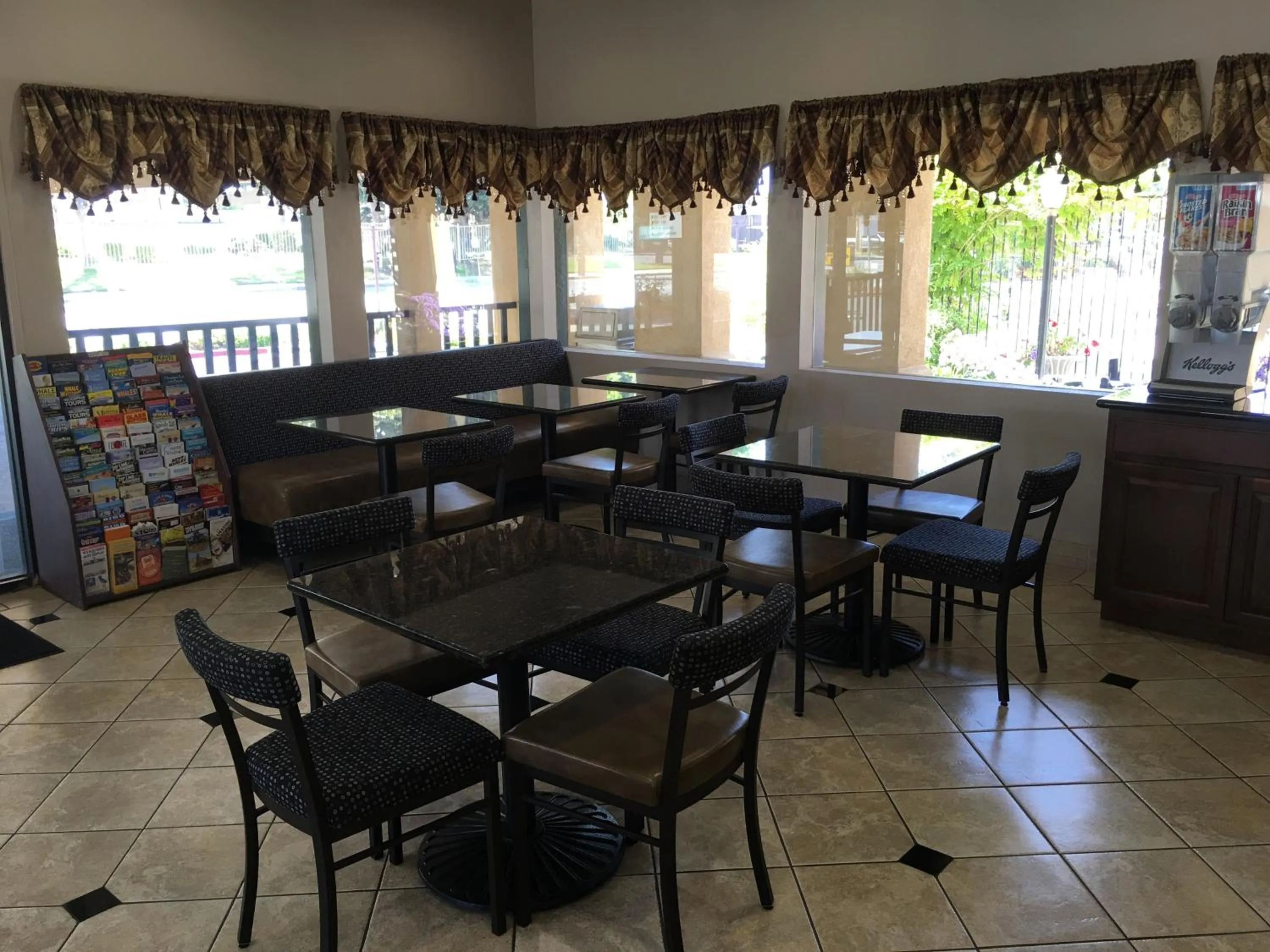 Restaurant/places to eat in Super 8 by Wyndham Salinas