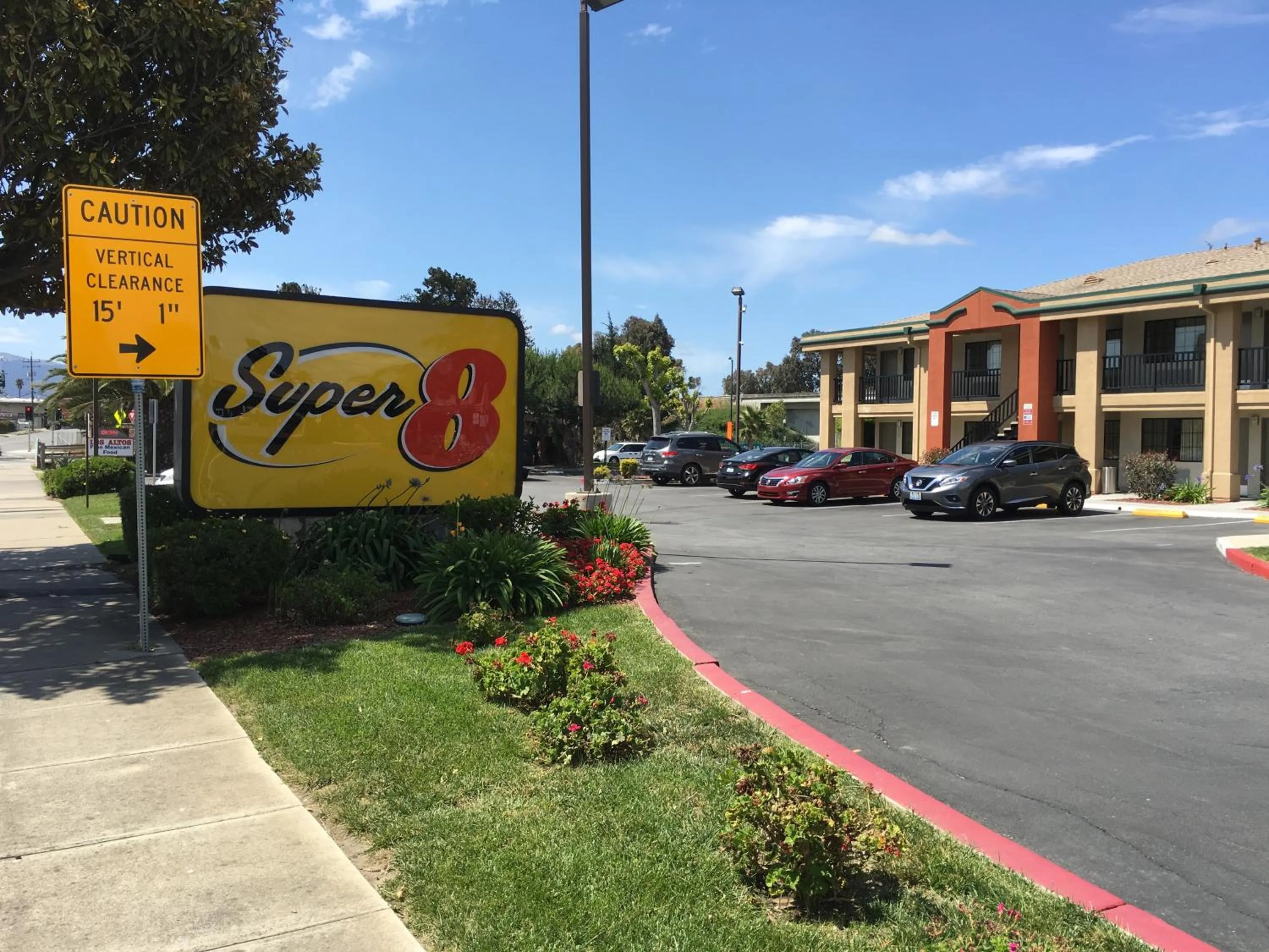 Day in Super 8 by Wyndham Salinas