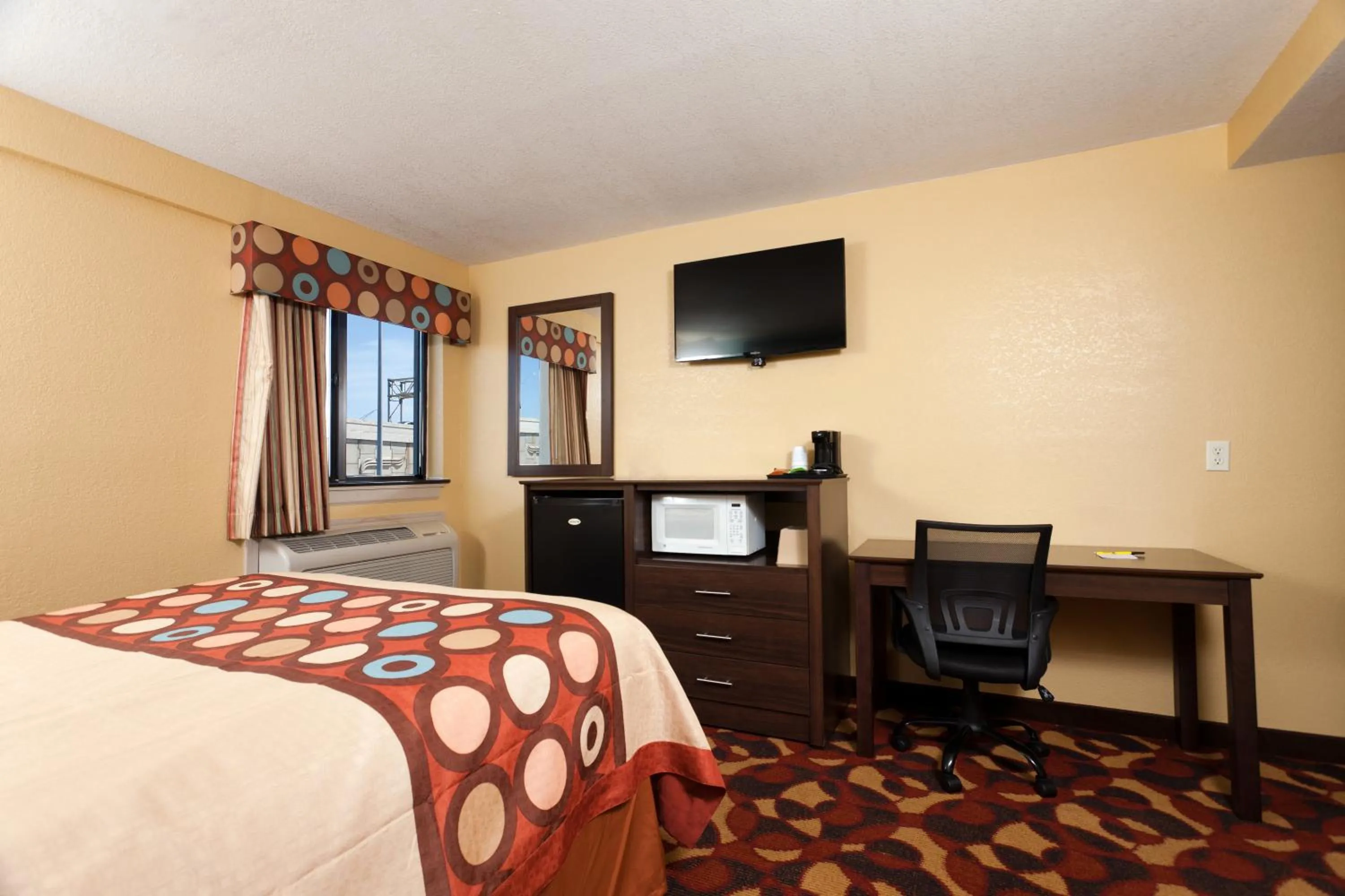Bed in Super 8 by Wyndham Wichita Airport West Kellogg