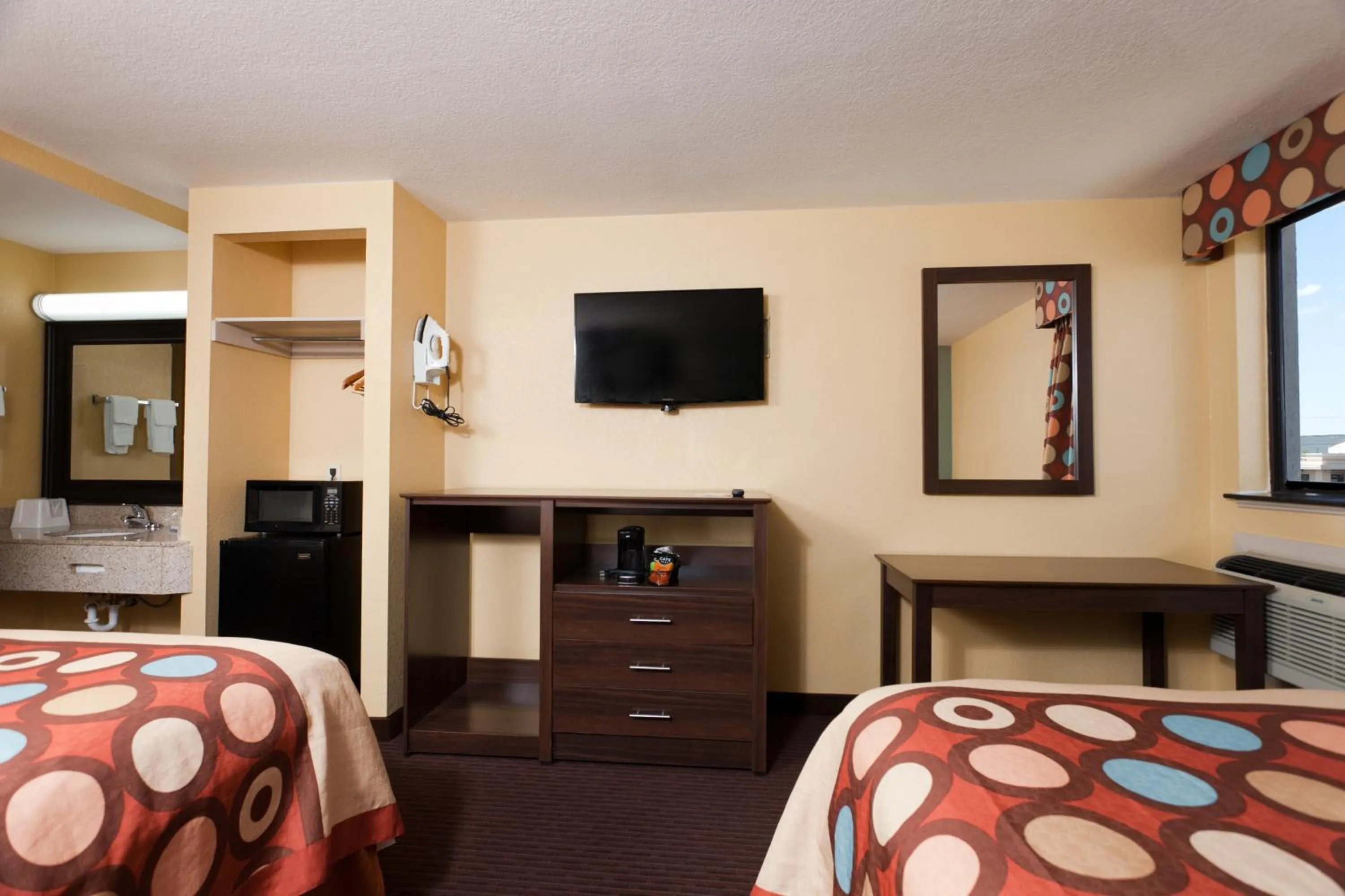 Bed in Super 8 by Wyndham Wichita Airport West Kellogg