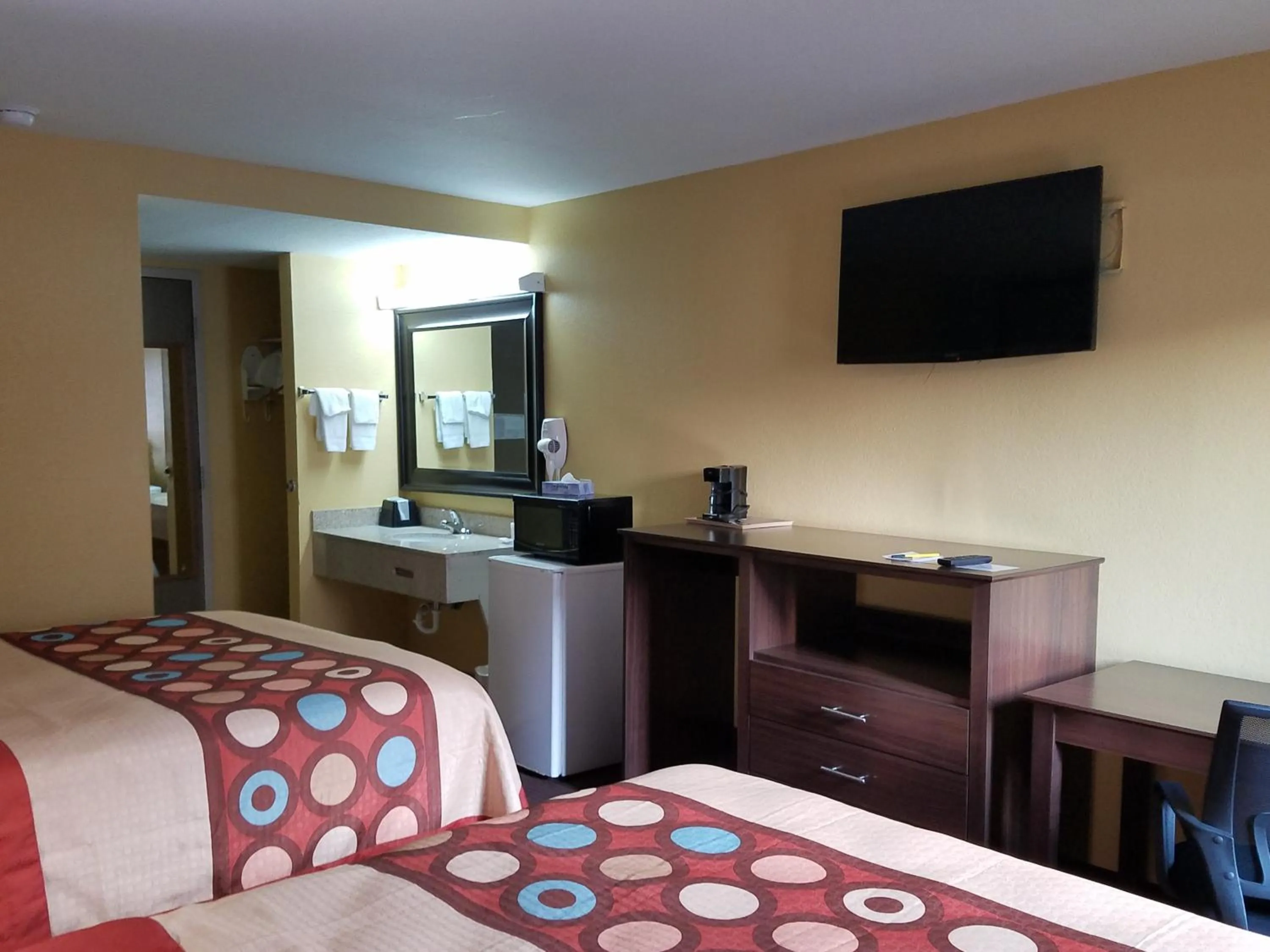 Other, Bed in Super 8 by Wyndham Wichita Airport West Kellogg