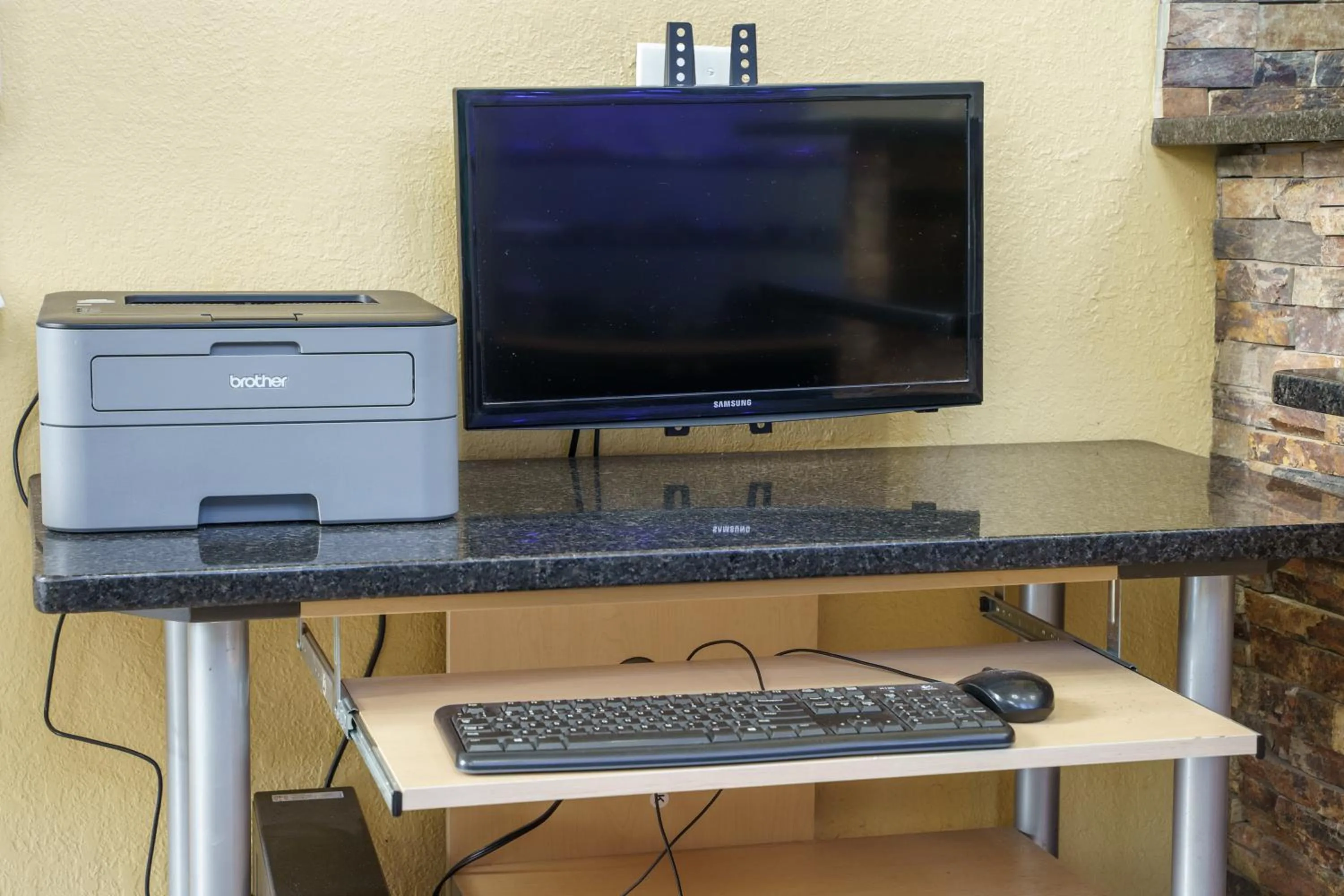 Business facilities in Super 8 by Wyndham Wichita Airport West Kellogg