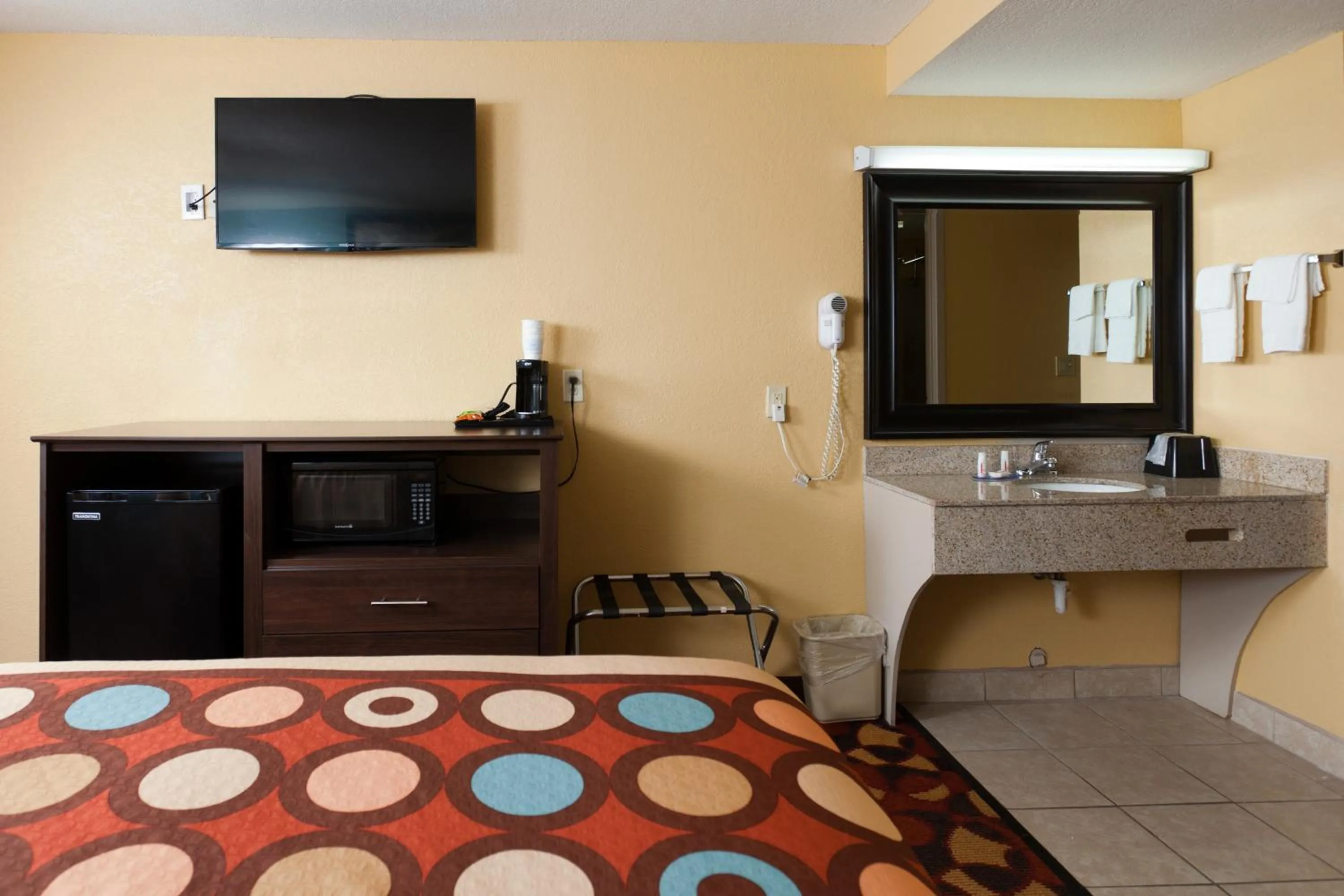 Bed in Super 8 by Wyndham Wichita Airport West Kellogg