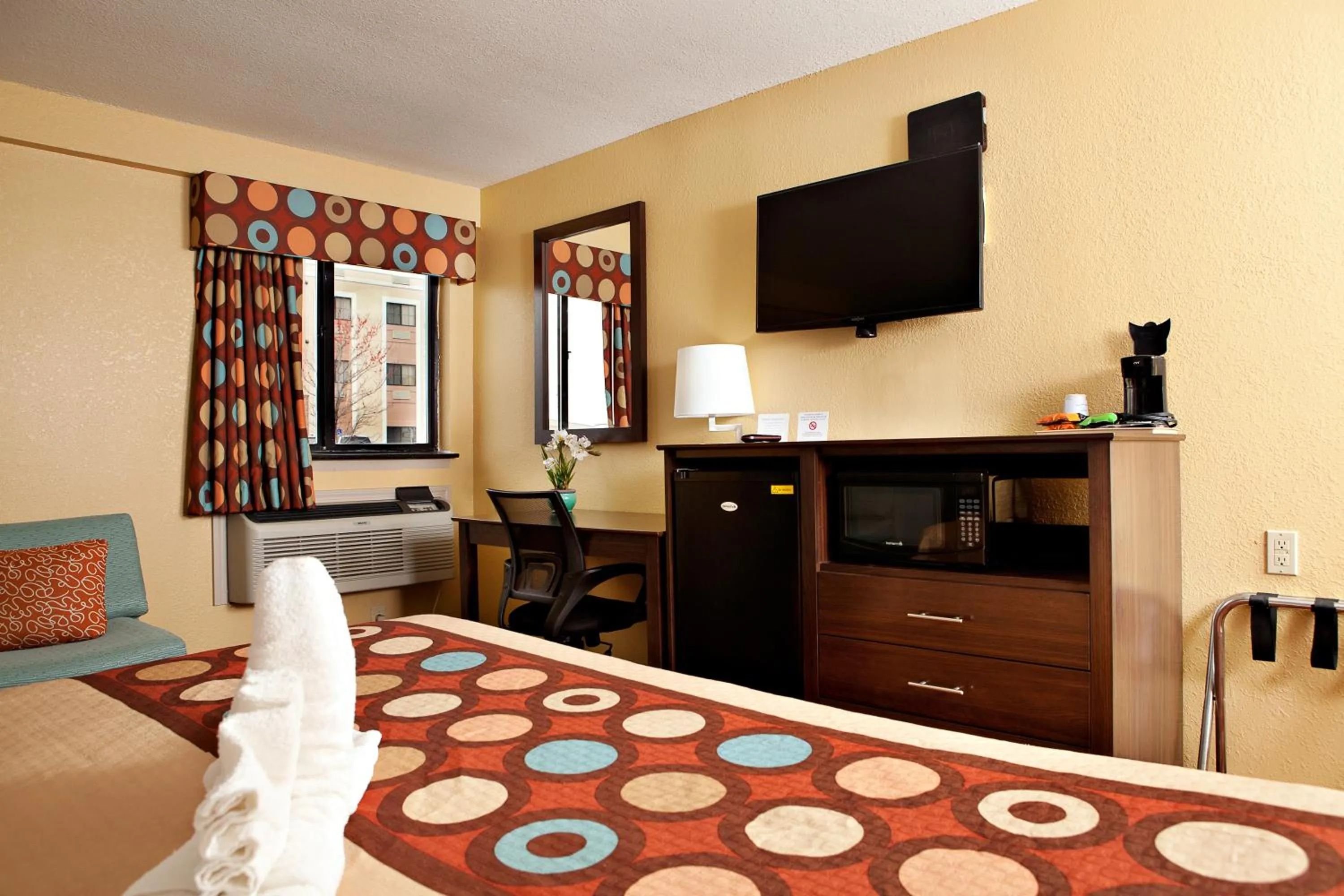 Bed in Super 8 by Wyndham Wichita Airport West Kellogg