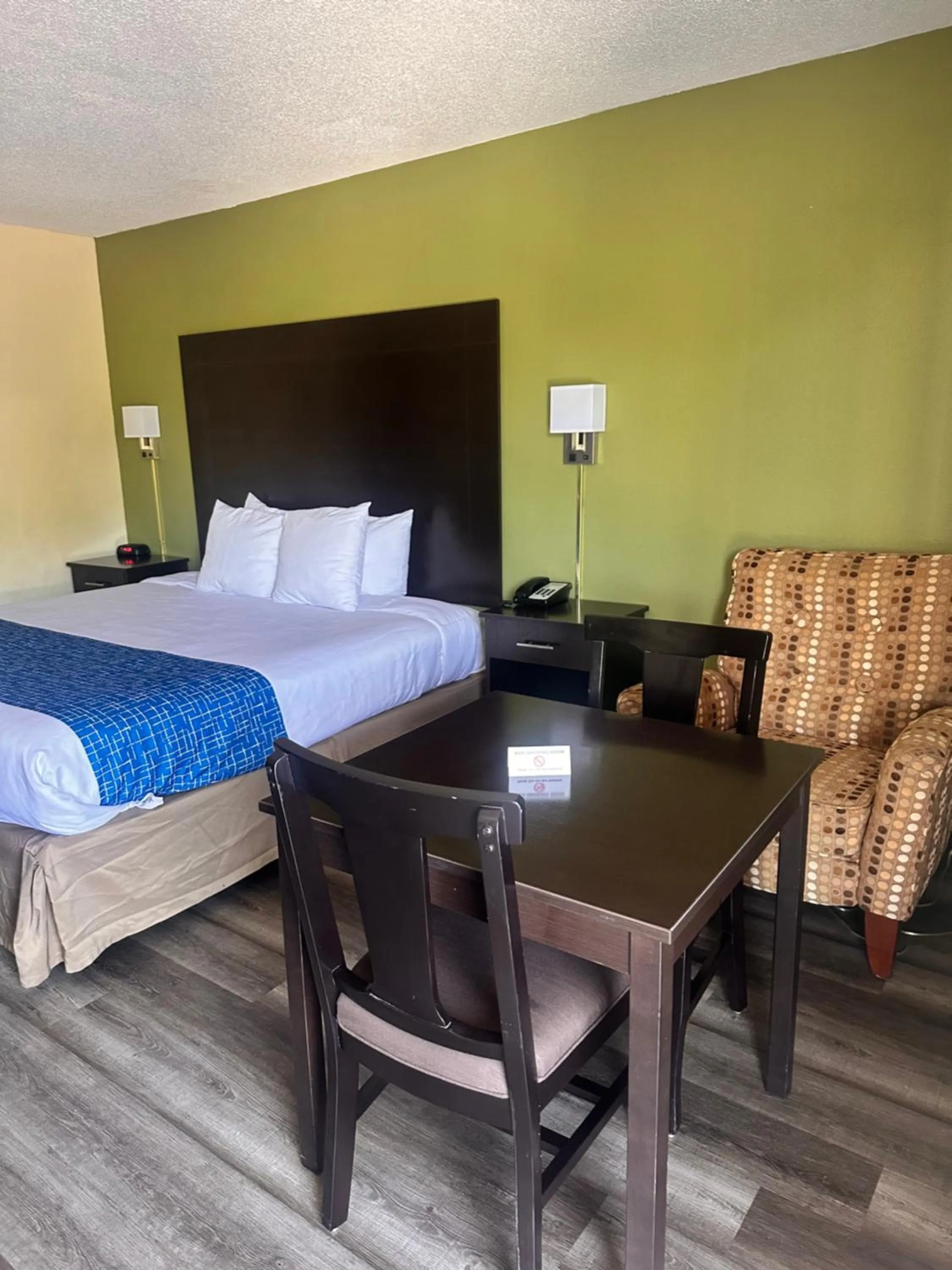 Bed in Travelodge by Wyndham Clarksville