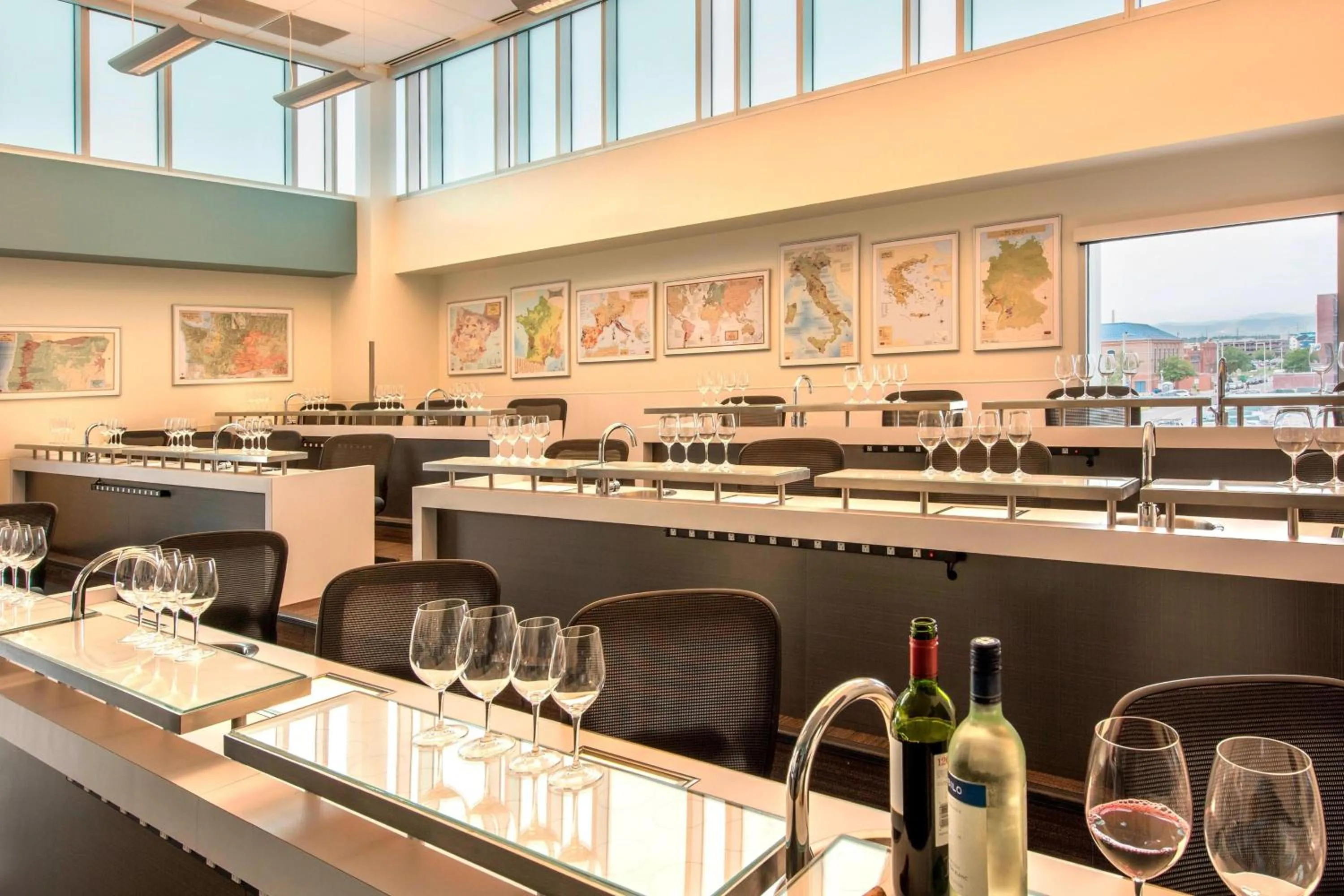 Restaurant/places to eat in SpringHill Suites by Marriott Denver Downtown