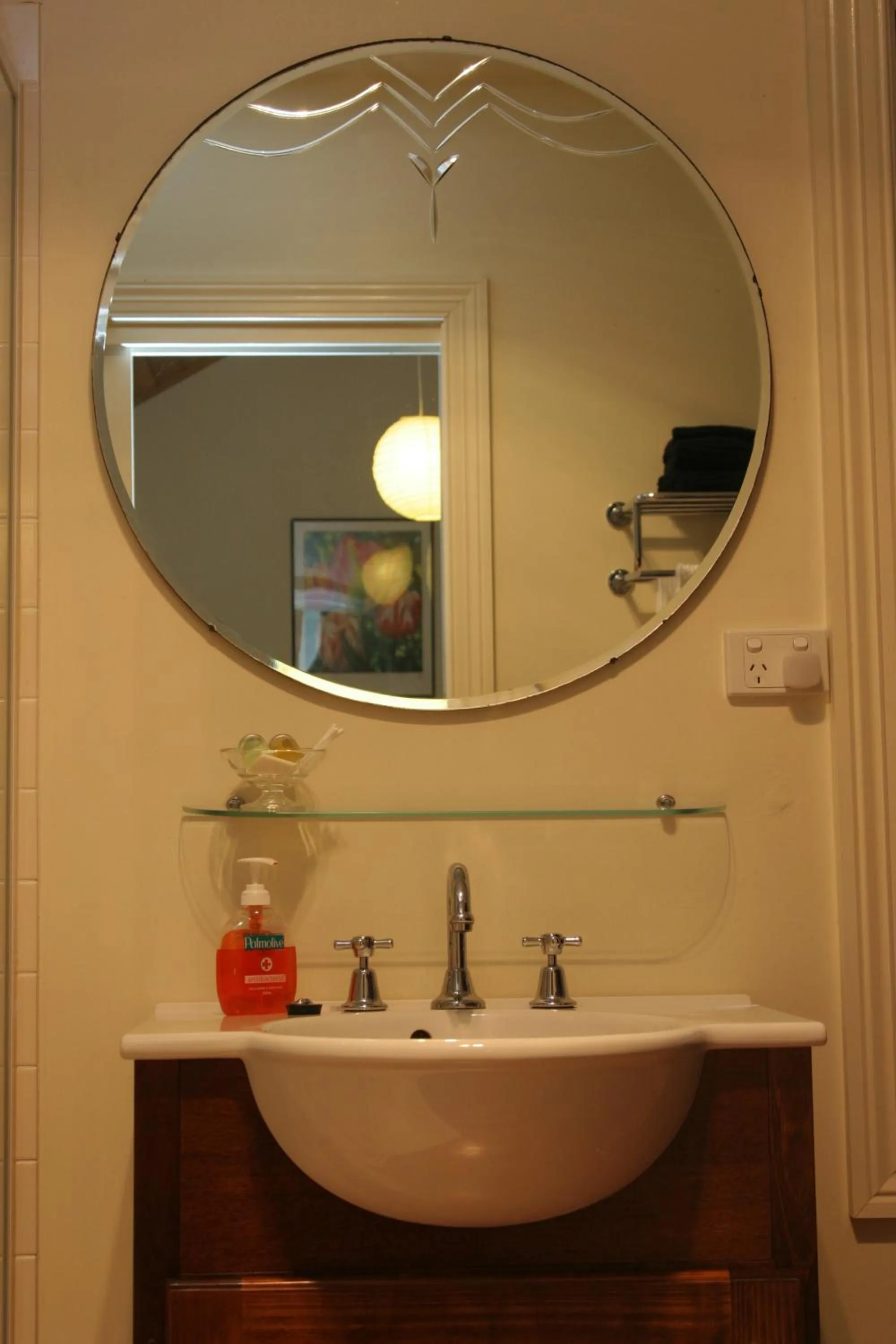 Bathroom in Stone's Throw Cottage Bed and Breakfast