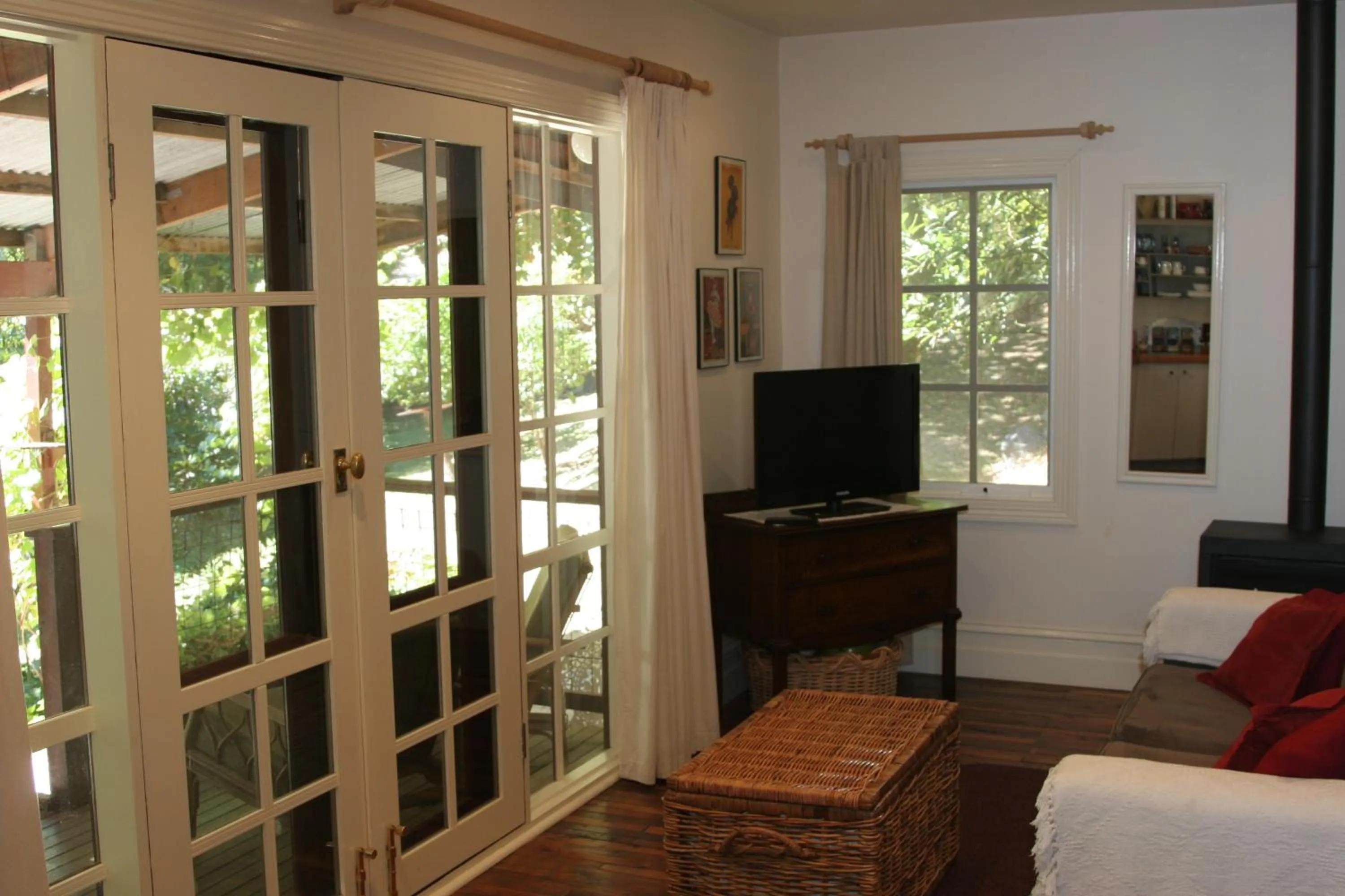 Living room in Stone's Throw Cottage Bed and Breakfast