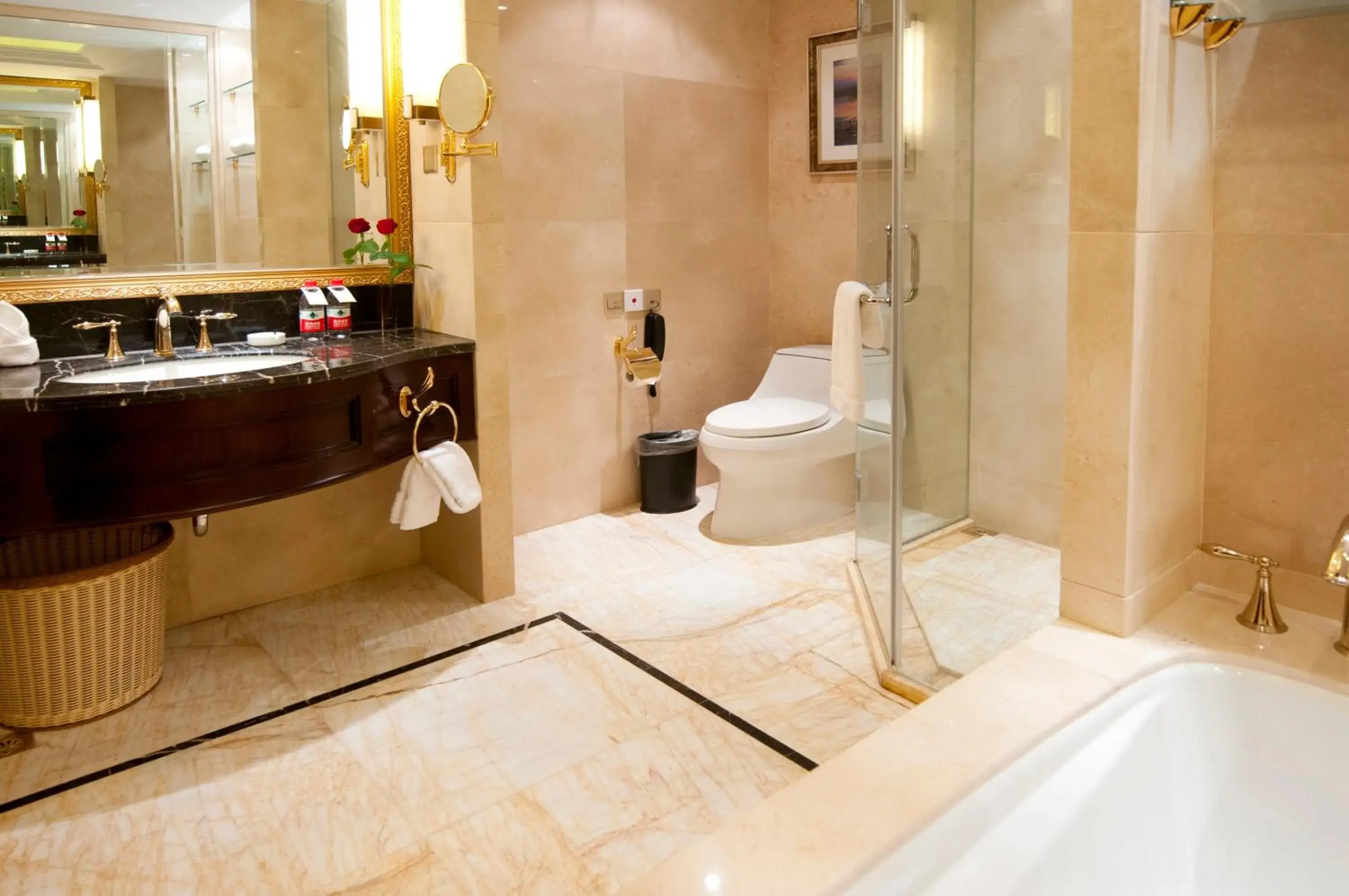 Standard Twin Room in Crowne Plaza Deqing Moganshan by IHG Standard Twin Room in Crowne Plaza Deqing Moganshan by IHG