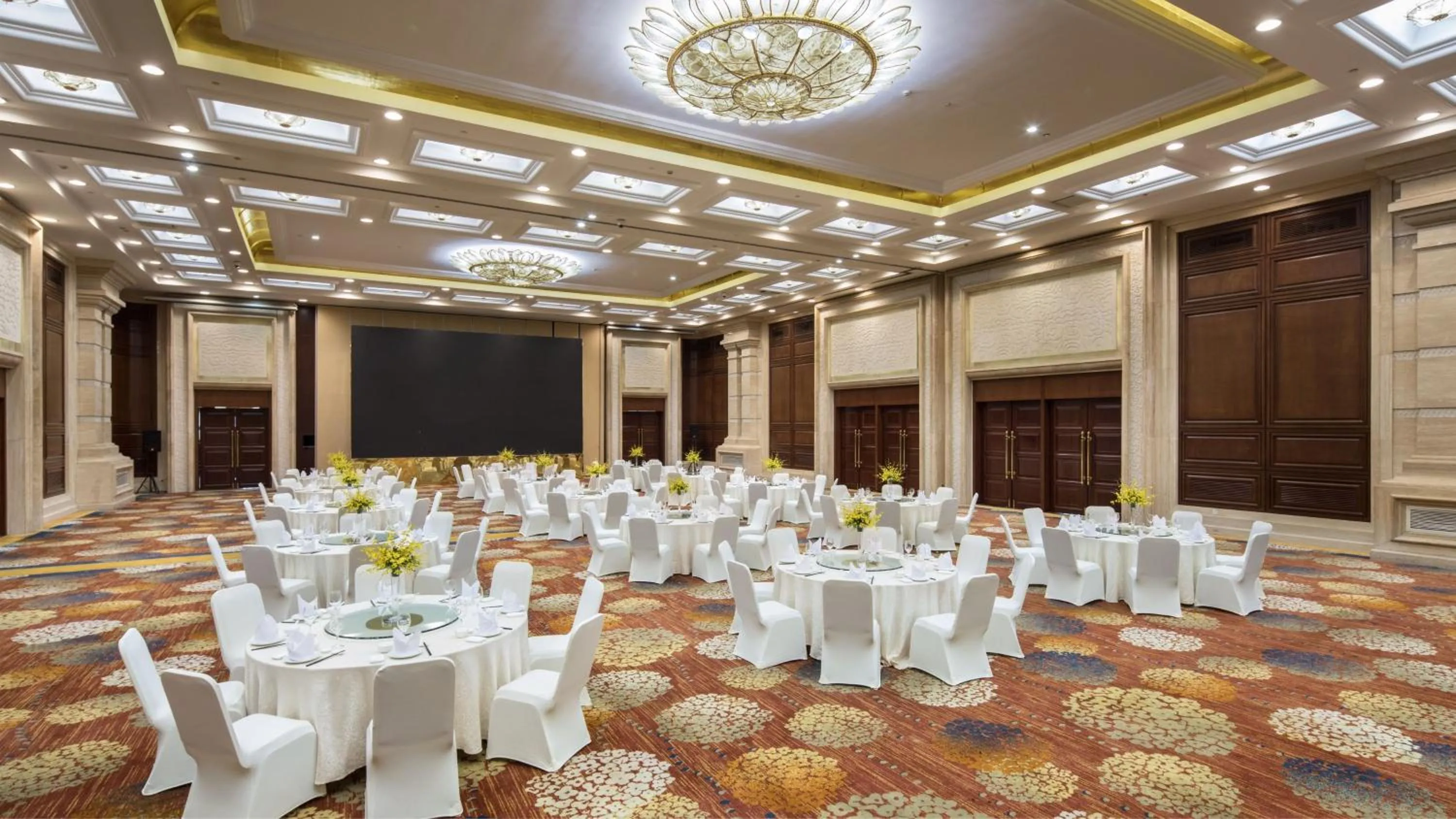Meeting/conference room in Crowne Plaza Deqing Moganshan by IHG