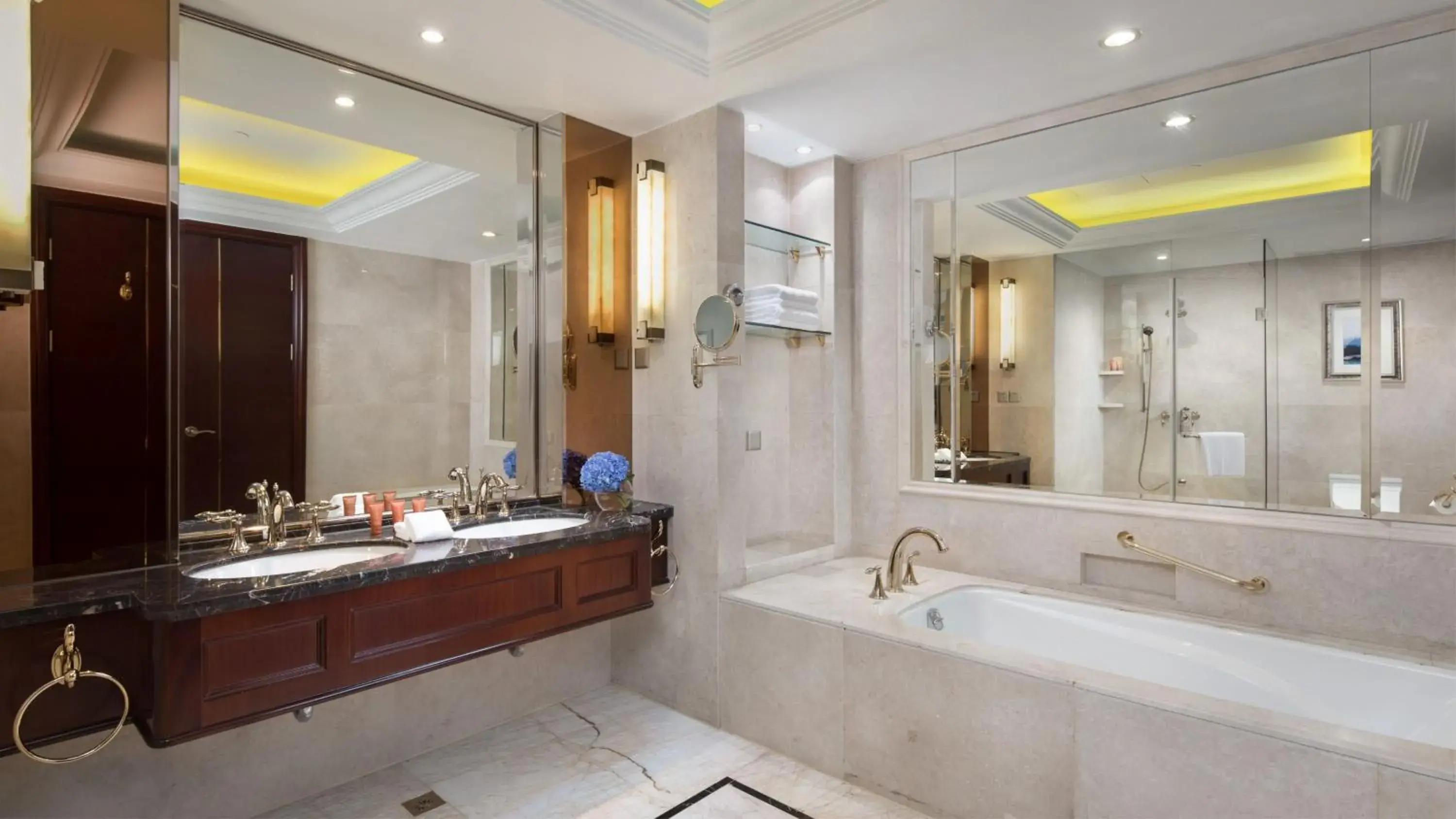 Two Bedrooms Suite with Three Beds - Non-Smoking in Crowne Plaza Deqing Moganshan by IHG Two Bedrooms Suite with Three Beds - Non-Smoking in Crowne Plaza Deqing Moganshan by IHG