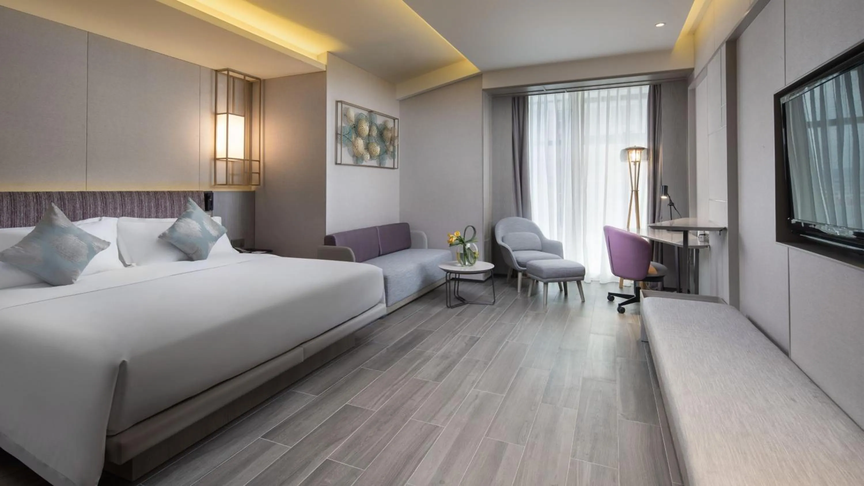 Photo of the whole room, Bed in Crowne Plaza Deqing Moganshan by IHG