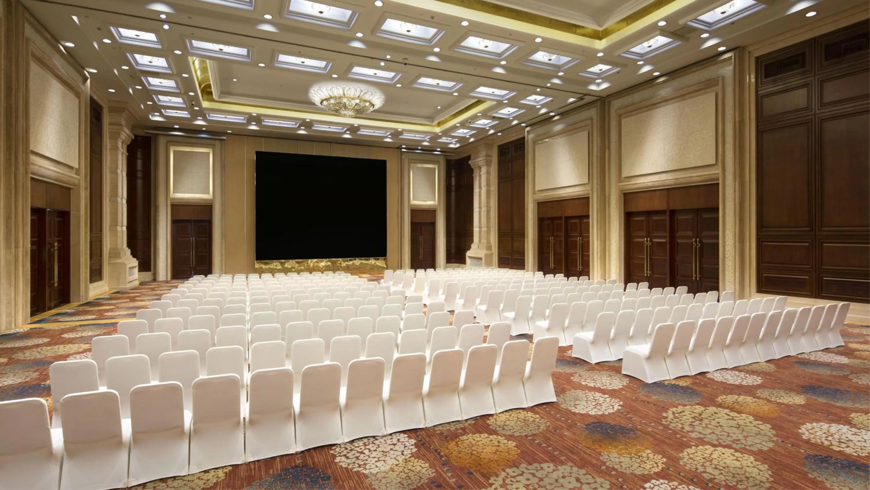 Meeting/conference room in Crowne Plaza Deqing Moganshan by IHG