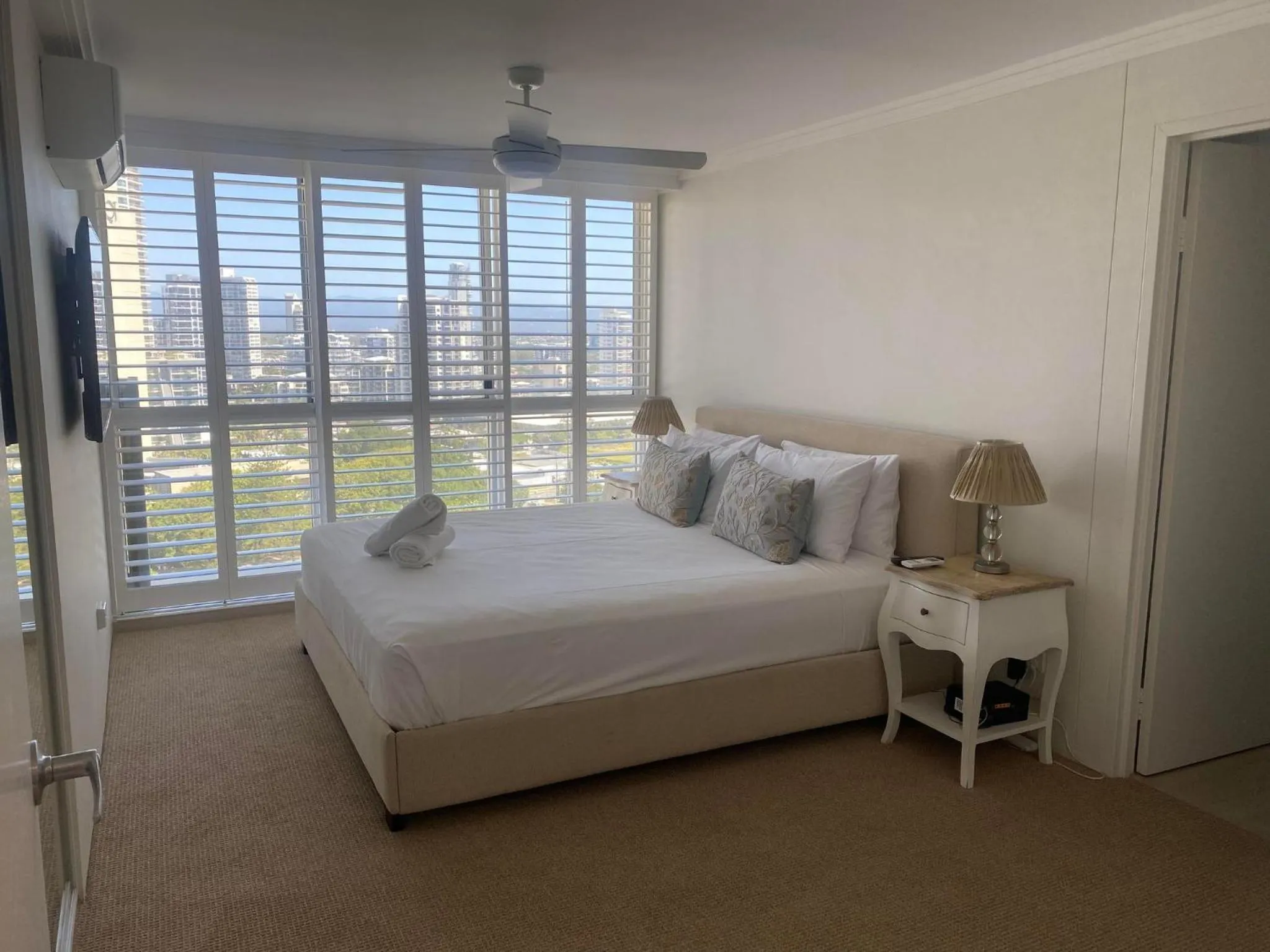 Bed in Hi Surf Beachfront Resort Apartments OFFICIAL SITE