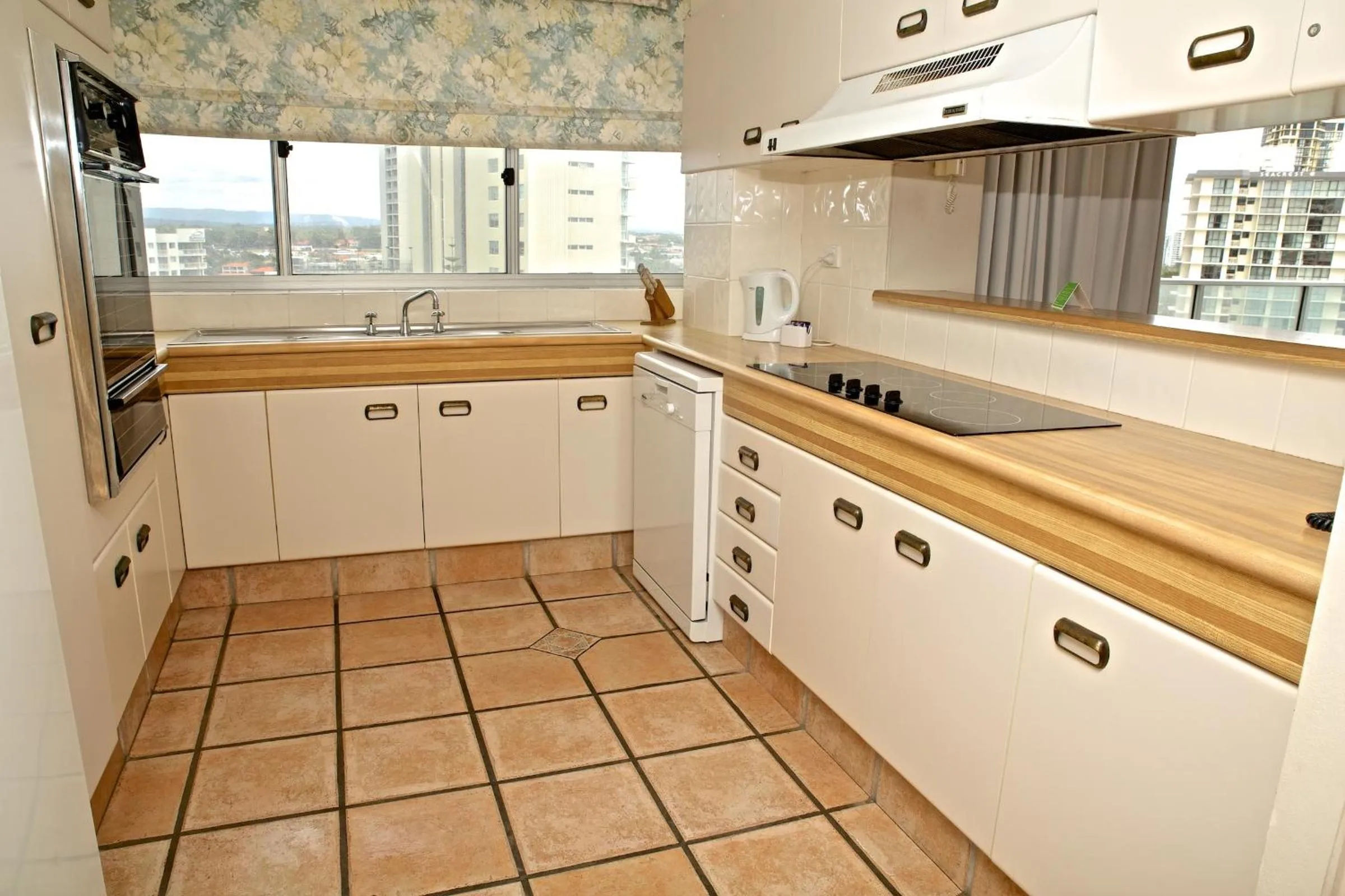 Day in Hi Surf Beachfront Resort Apartments OFFICIAL SITE