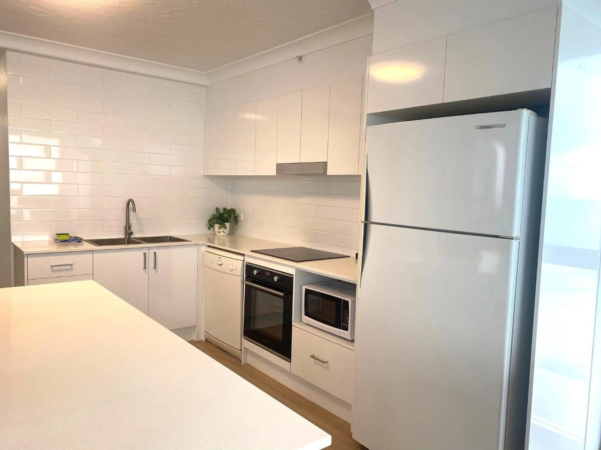 Kitchen or kitchenette in Hi Surf Beachfront Resort Apartments OFFICIAL SITE